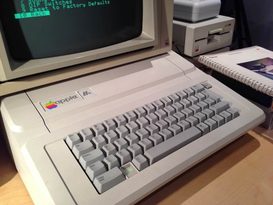Man discovers working 30-year-old Apple IIe in parents' attic