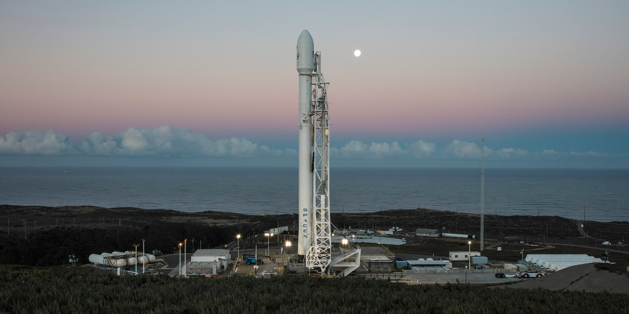 NASA approves SpaceX Dragon launch in preparation for manned flight