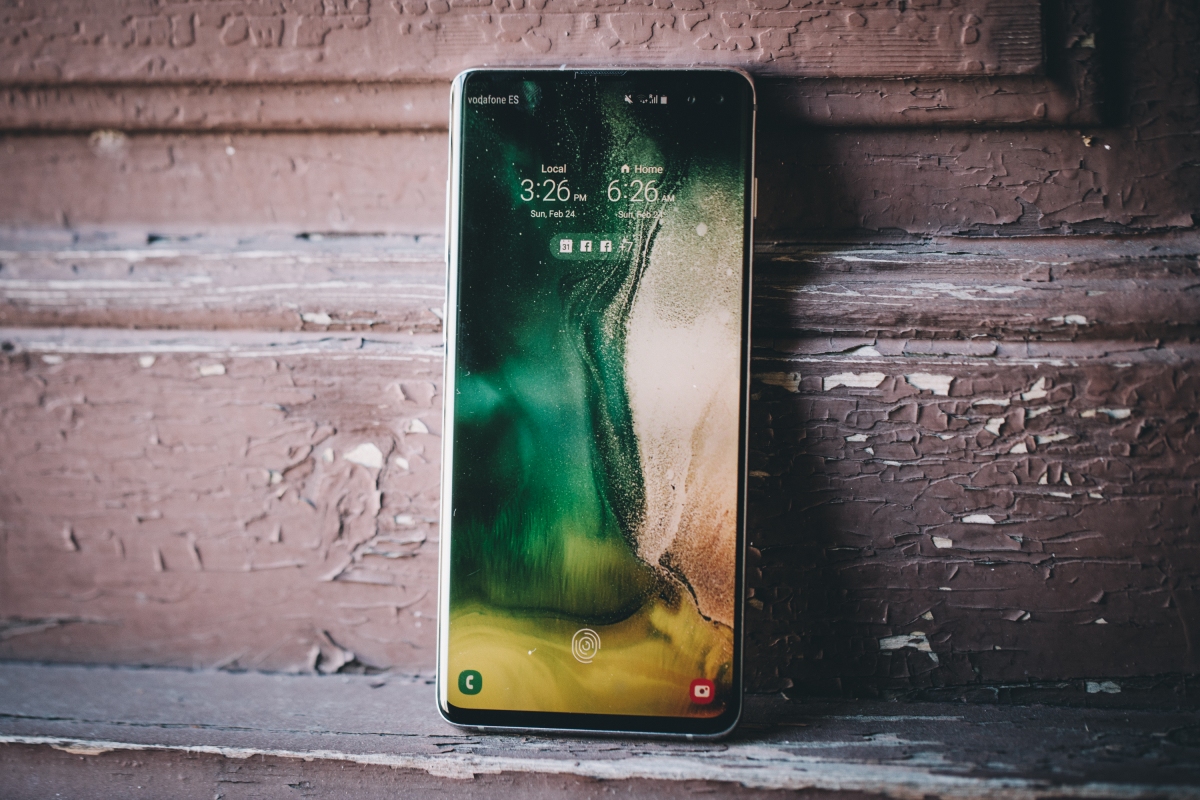 Samsung confirms that a bug allows any fingerprint to unlock the Galaxy S10