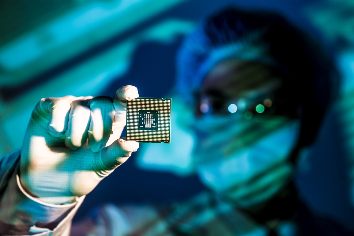 Intel reclaims worldwide semiconductor throne