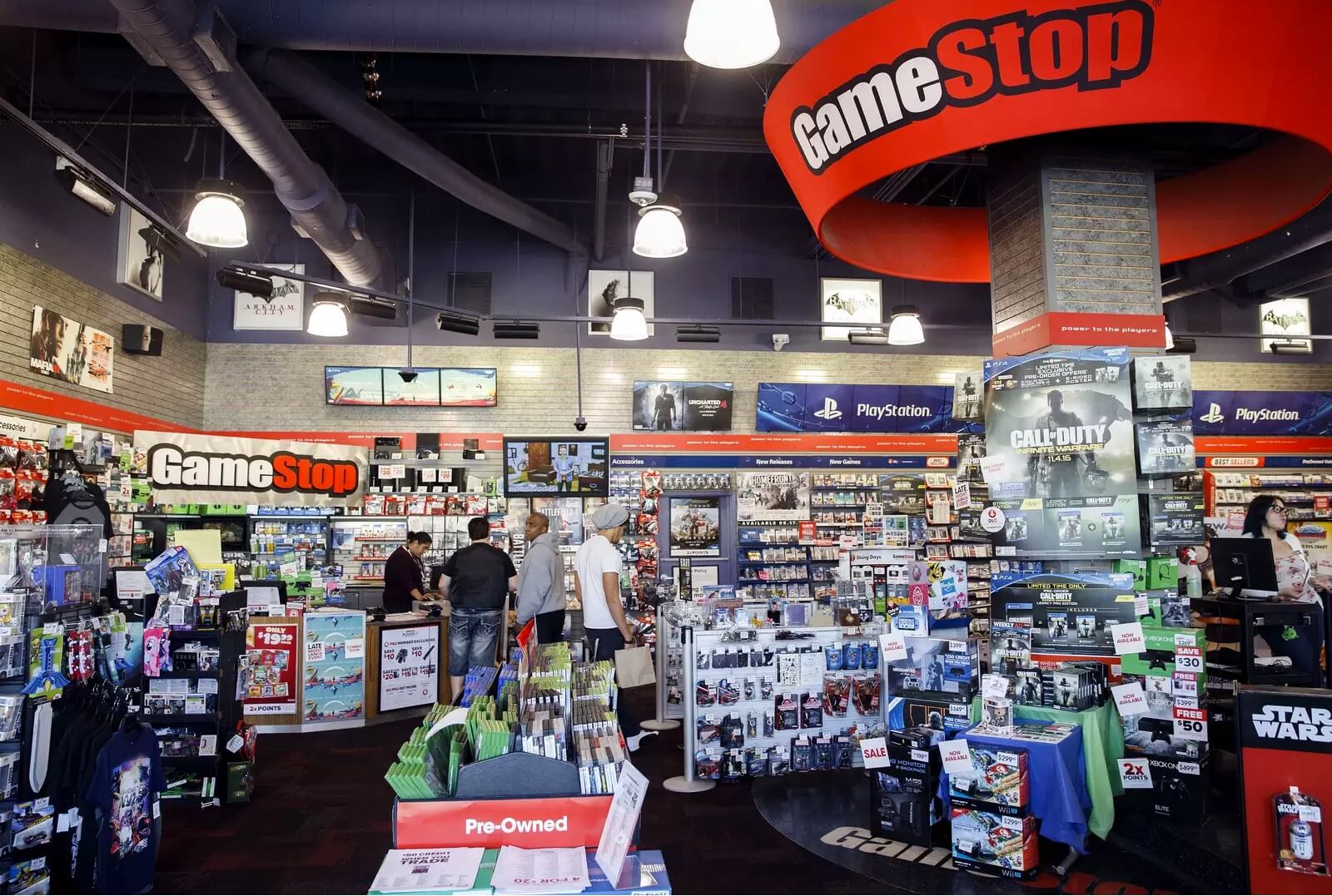 GameStop's problems continue: 120 staff laid off, stock crashing