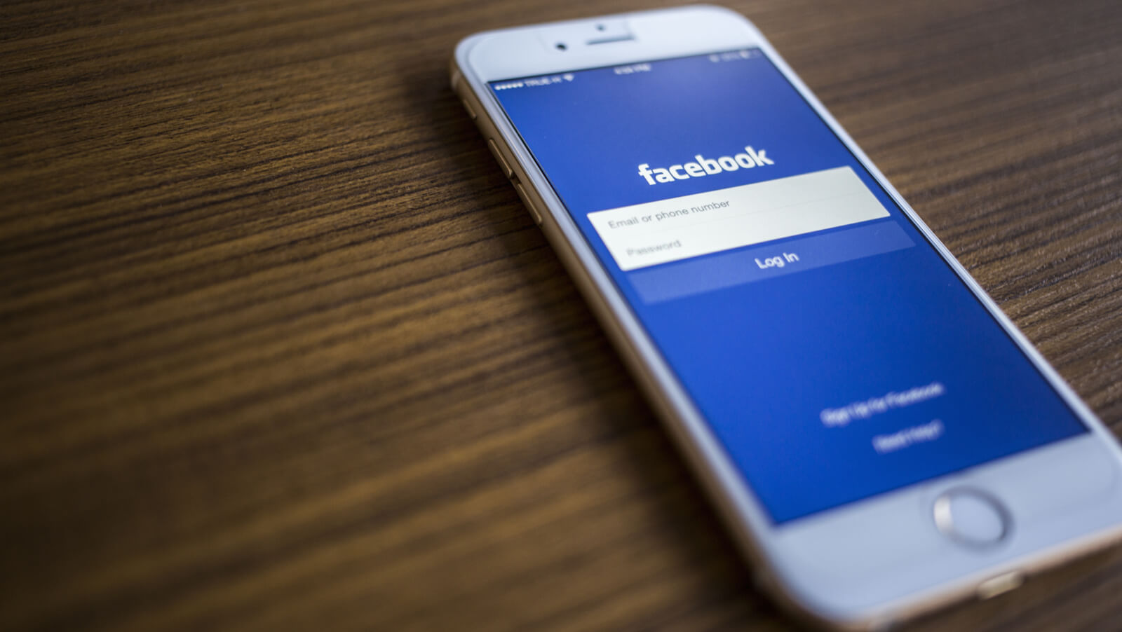 You will soon be able to shake your phone to report bugs to Facebook