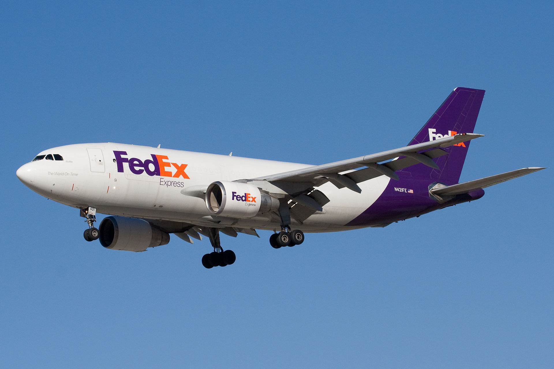 FedEx ends US air delivery service contract with Amazon