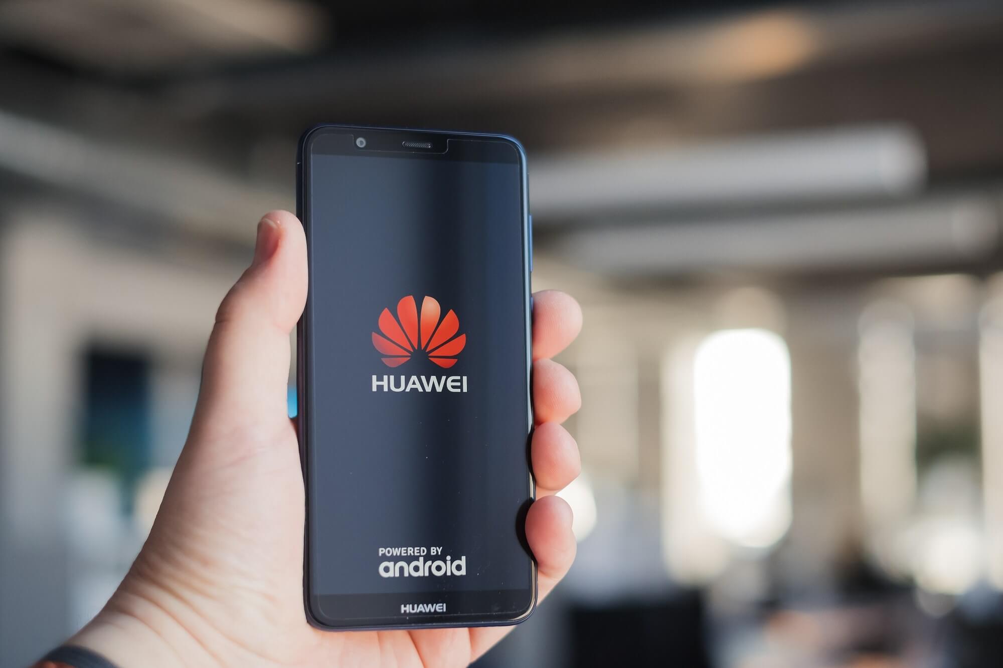 Ads start appearing on Huawei phone lock screens