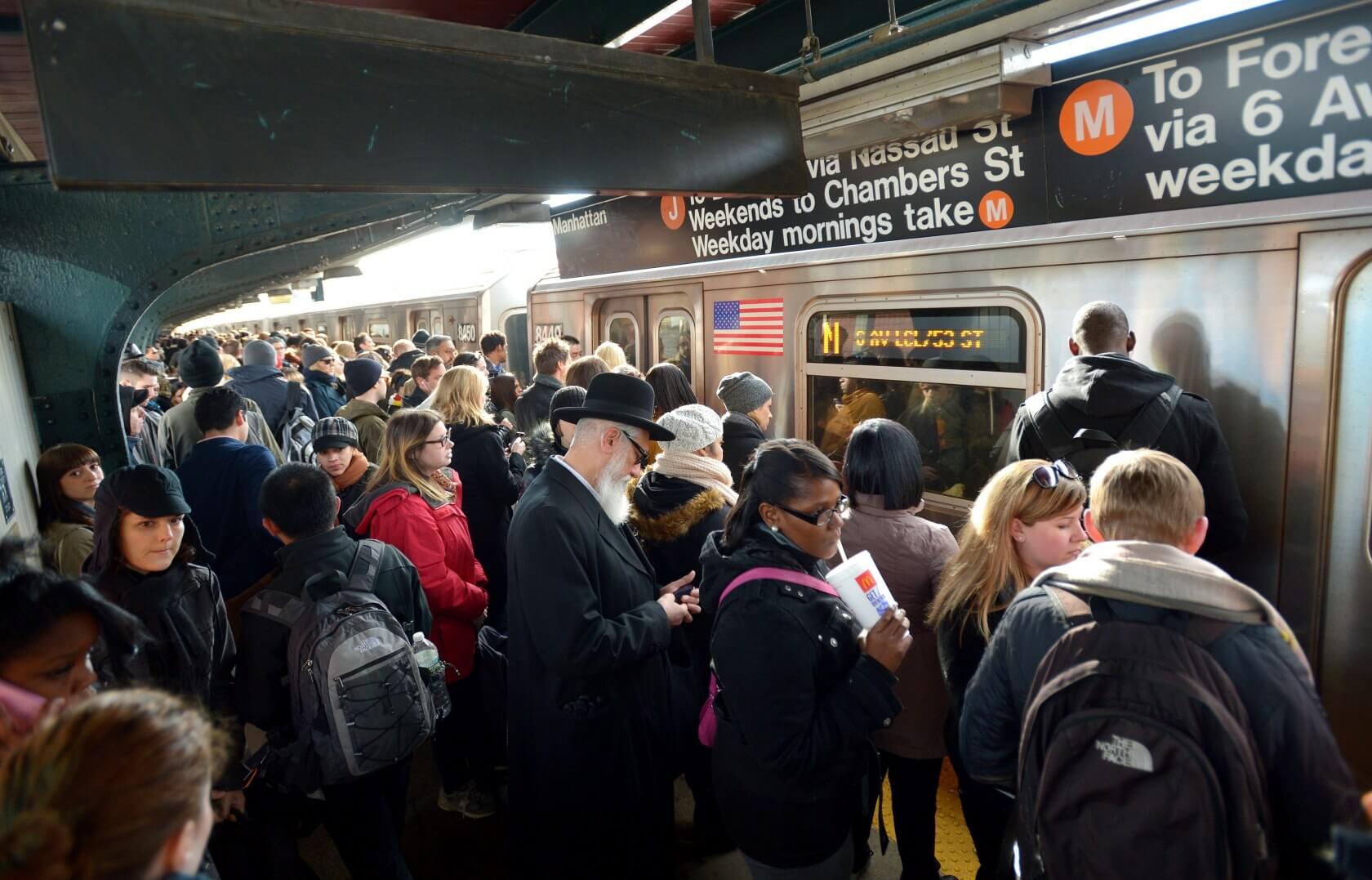 Google is rolling out public transit 'crowdedness' predictions for Google Maps