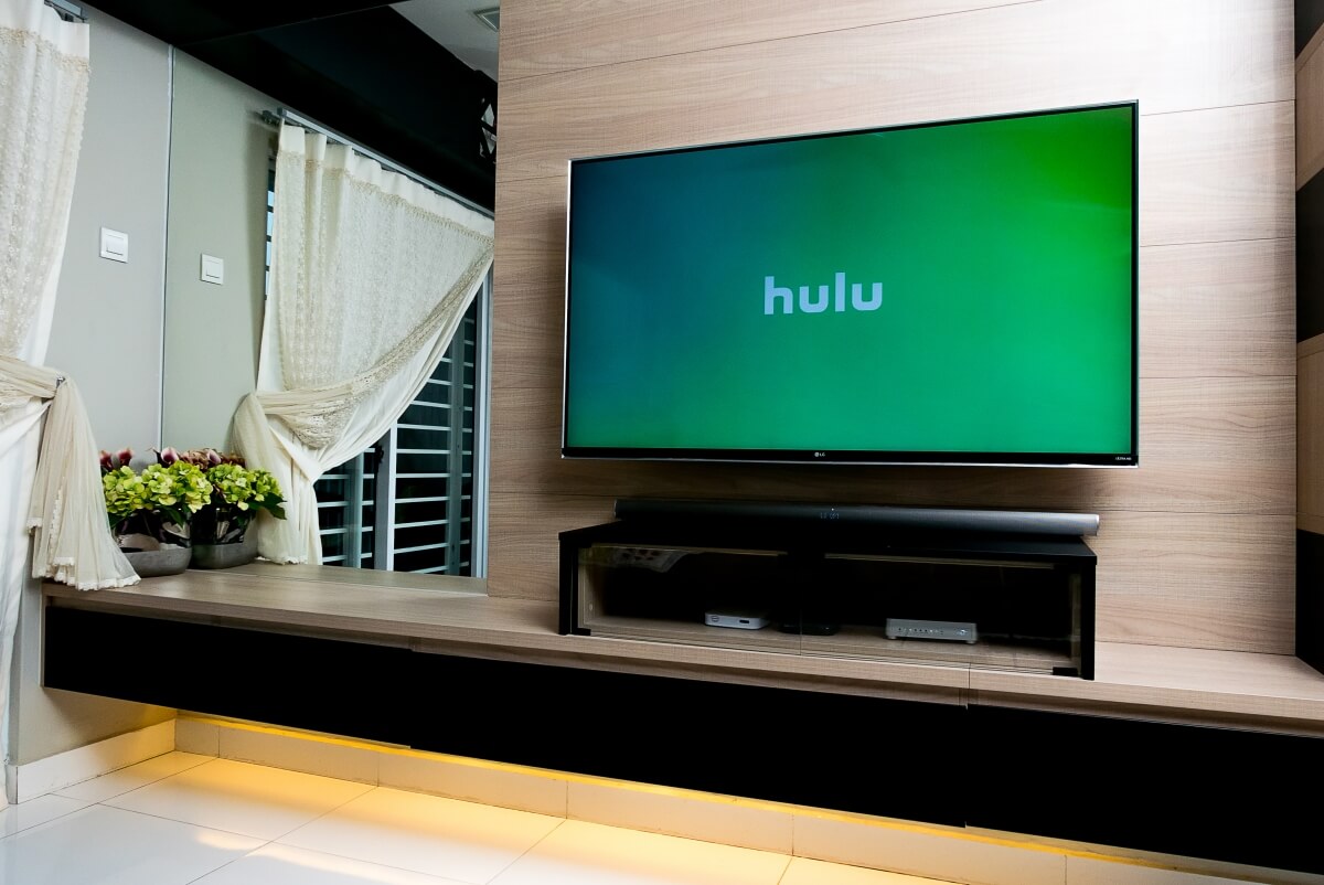 Hulu re-introduces 4K streaming, adds live TV programming guide