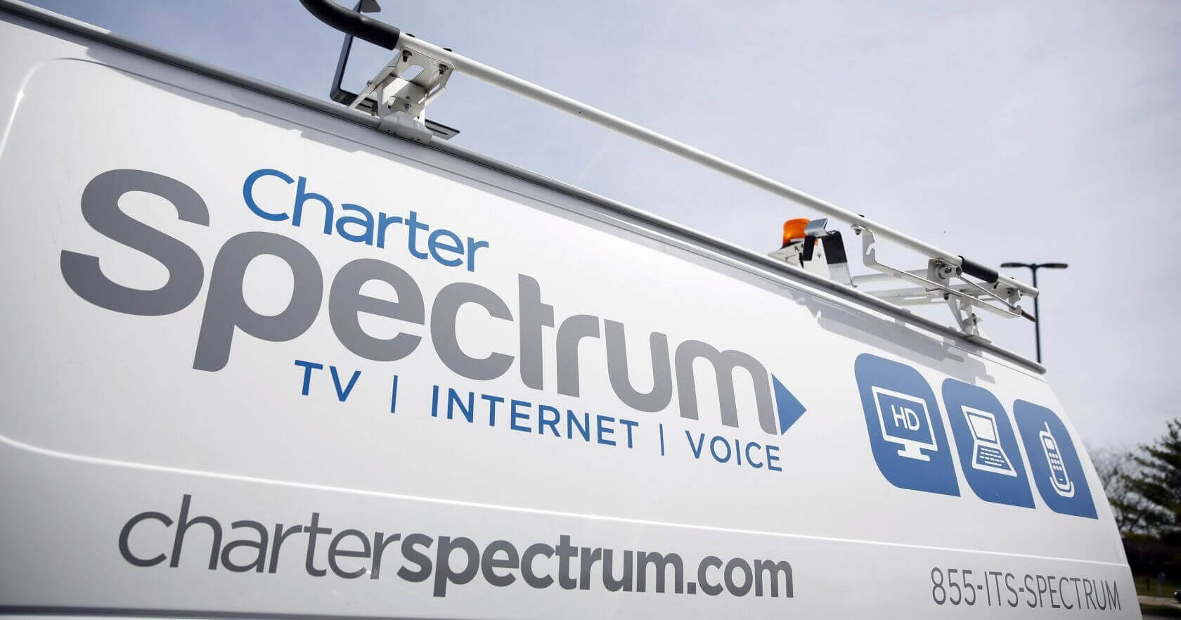 Charter Communications will spend more than $600 million to stay in New York