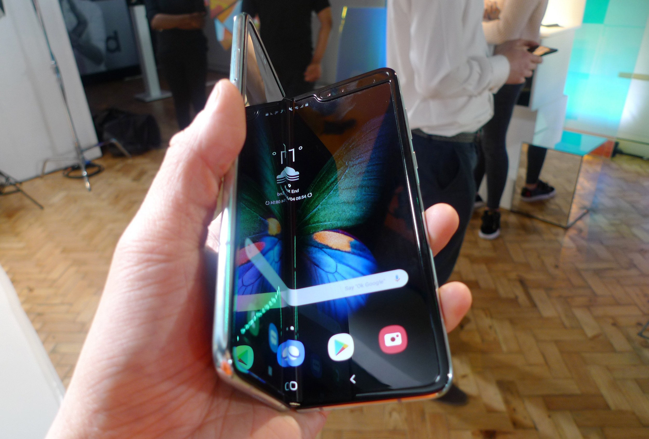 T-Mobile drops the Samsung Galaxy Fold from its retail lineup