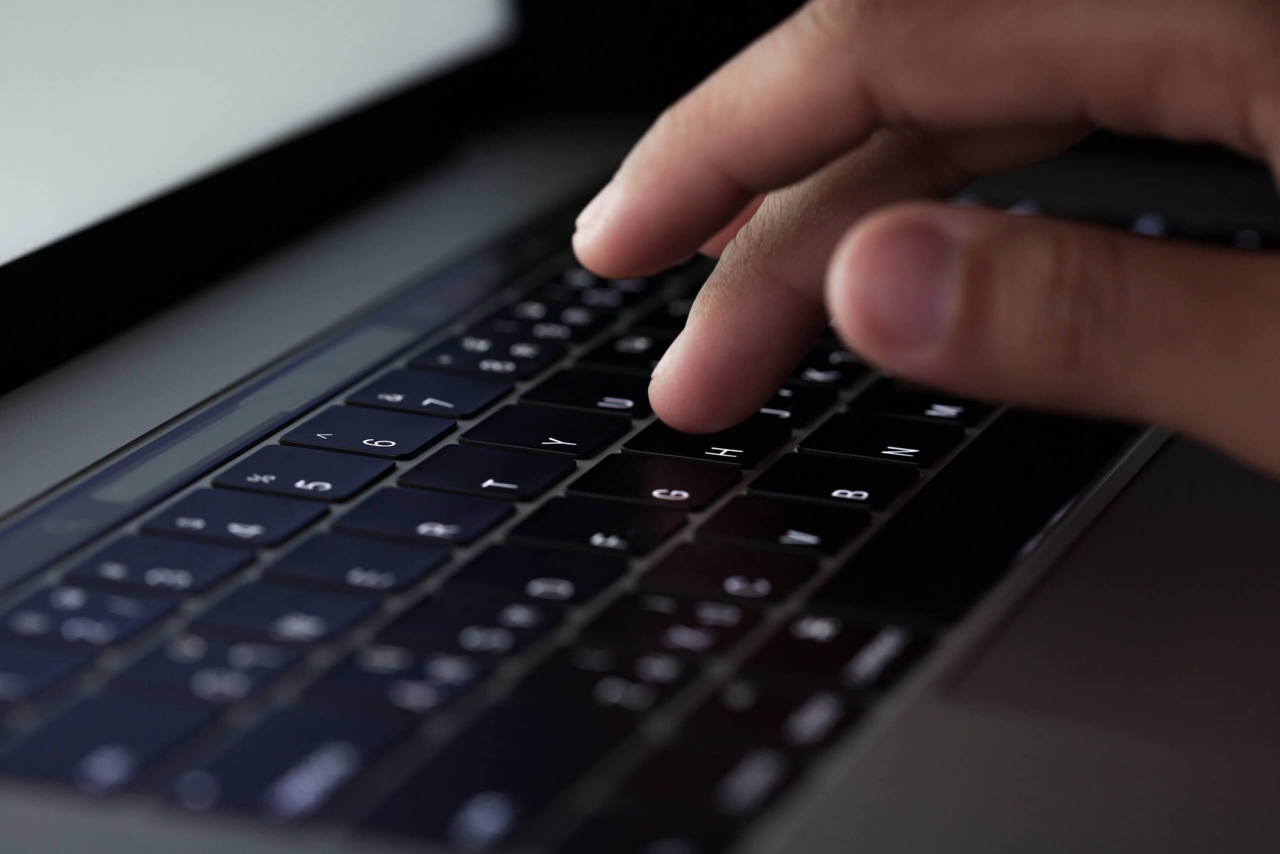 Apple to fully phase out MacBook's butterfly keyboard by 2020