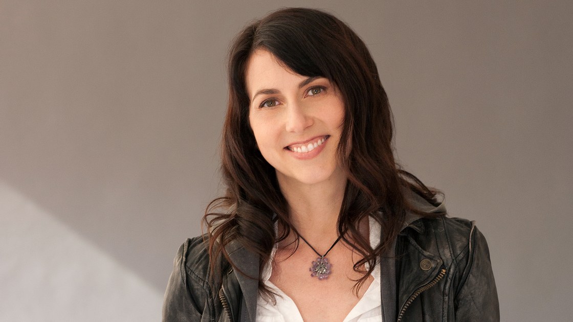 MacKenzie Bezos is now officially the second largest Amazon shareholder