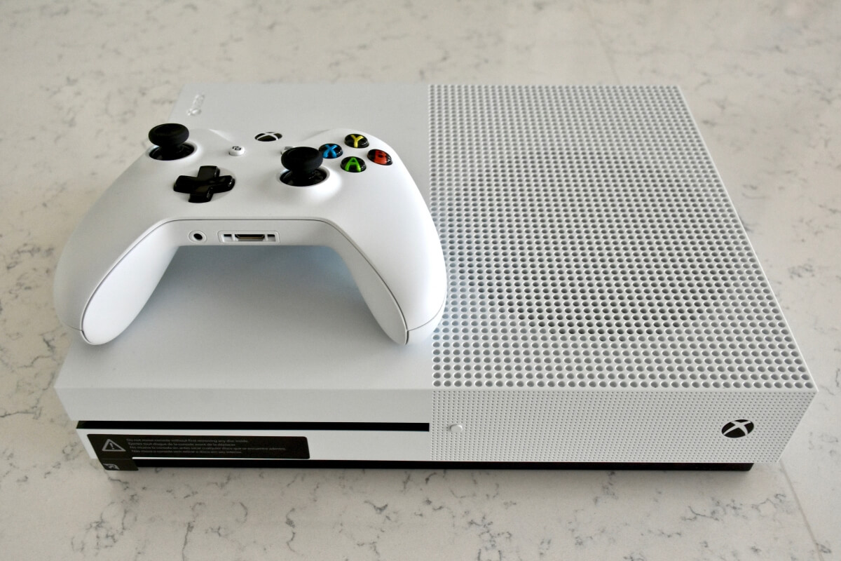 Microsoft contractors are listening to your Xbox conversations