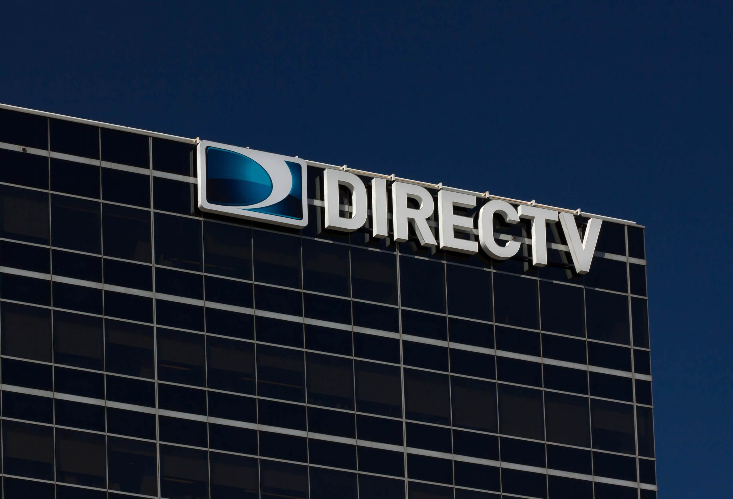 With subscribers dwindling, AT&T considers ways to ditch DirecTV