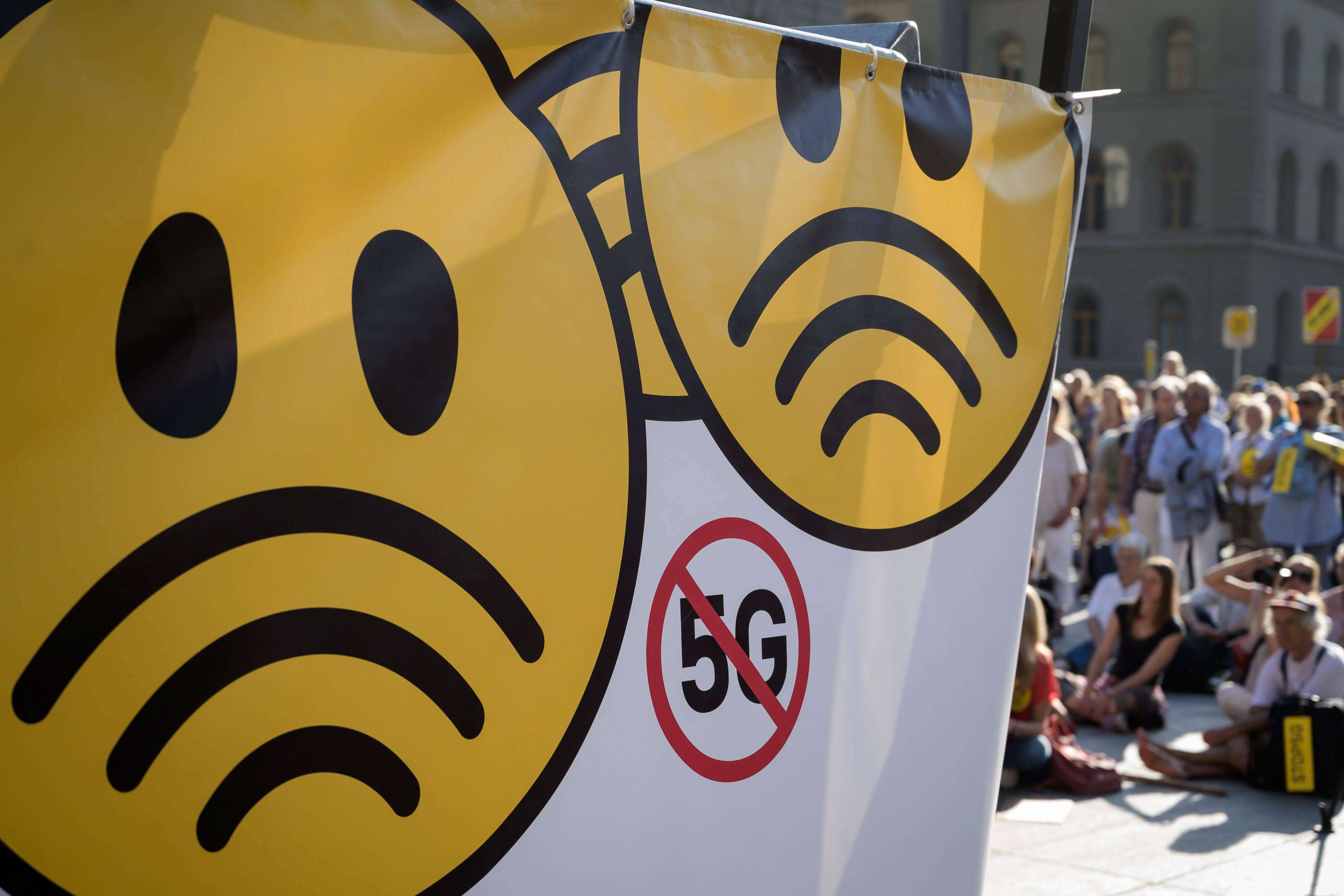 Thousands protest in Switzerland against countrywide roll-out of 5G over health fears