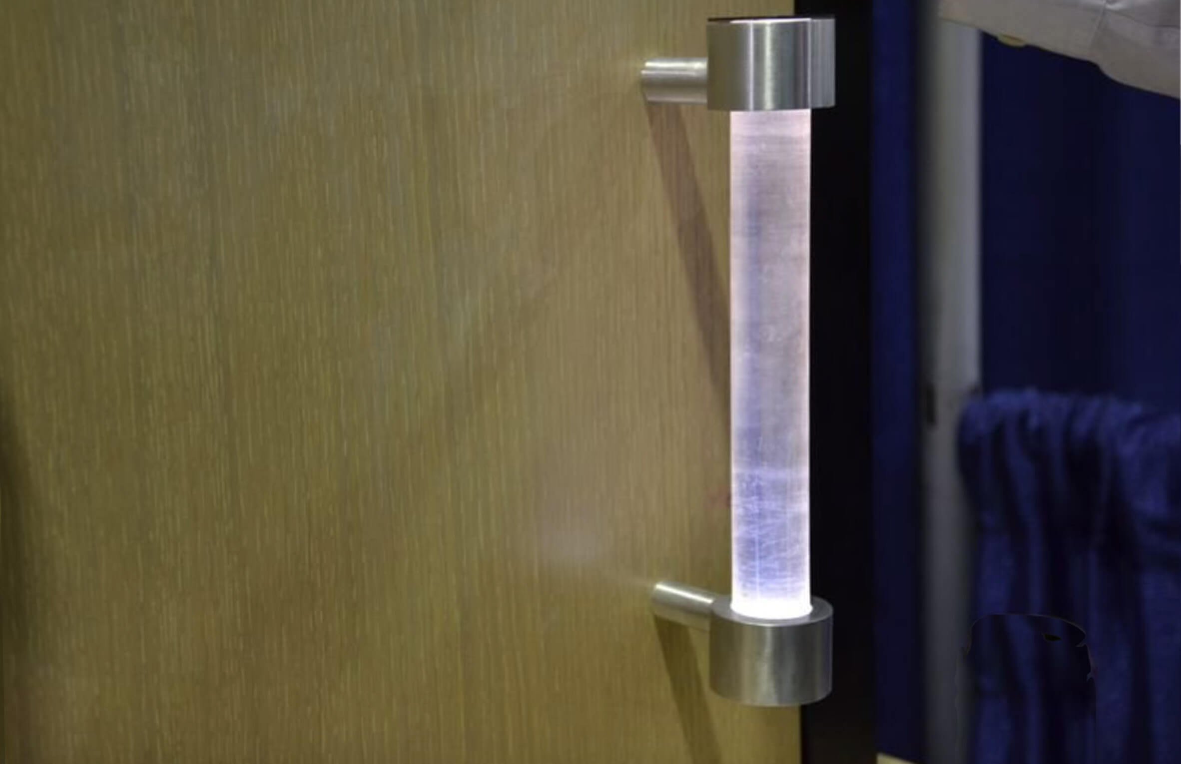 Students develop self-sanitizing door handle