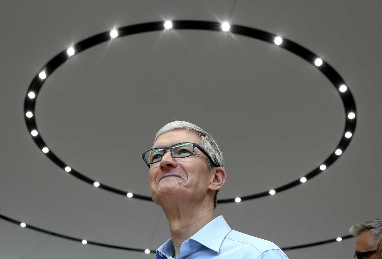 Apple poised for strong holiday quarter after earnings and revenue beat