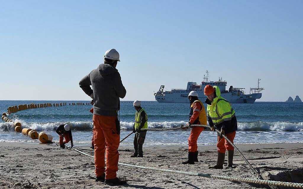 Scientists discover tectonic fault zone through undersea fiber-optic cables