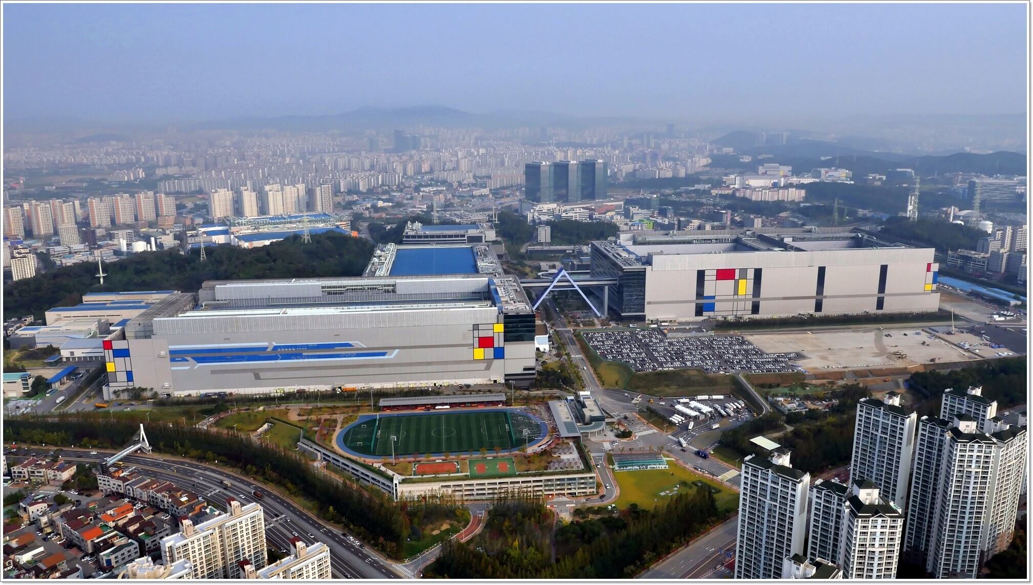 Samsung suffers power outage at Hwaseong fab, halting NAND and DRAM production