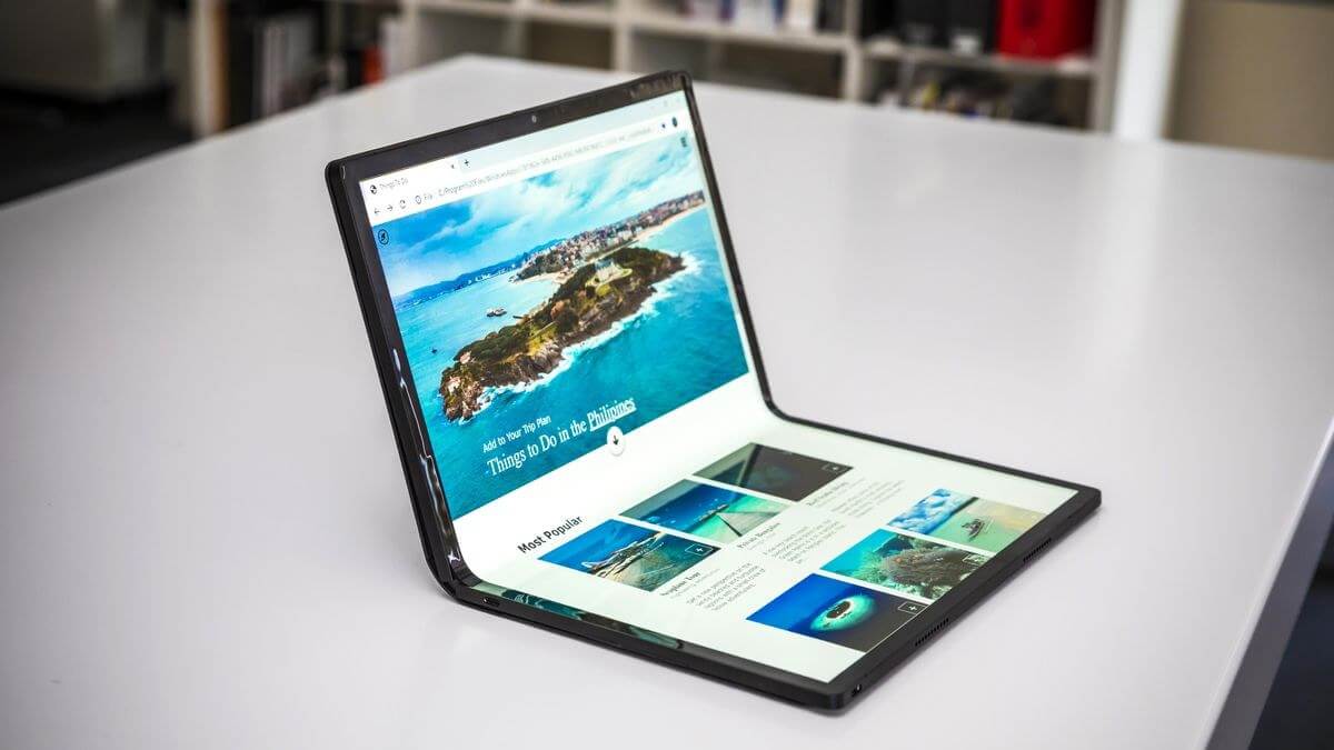 Intel's Horseshoe Bend is a massive, 17-inch tablet prototype with a folding display