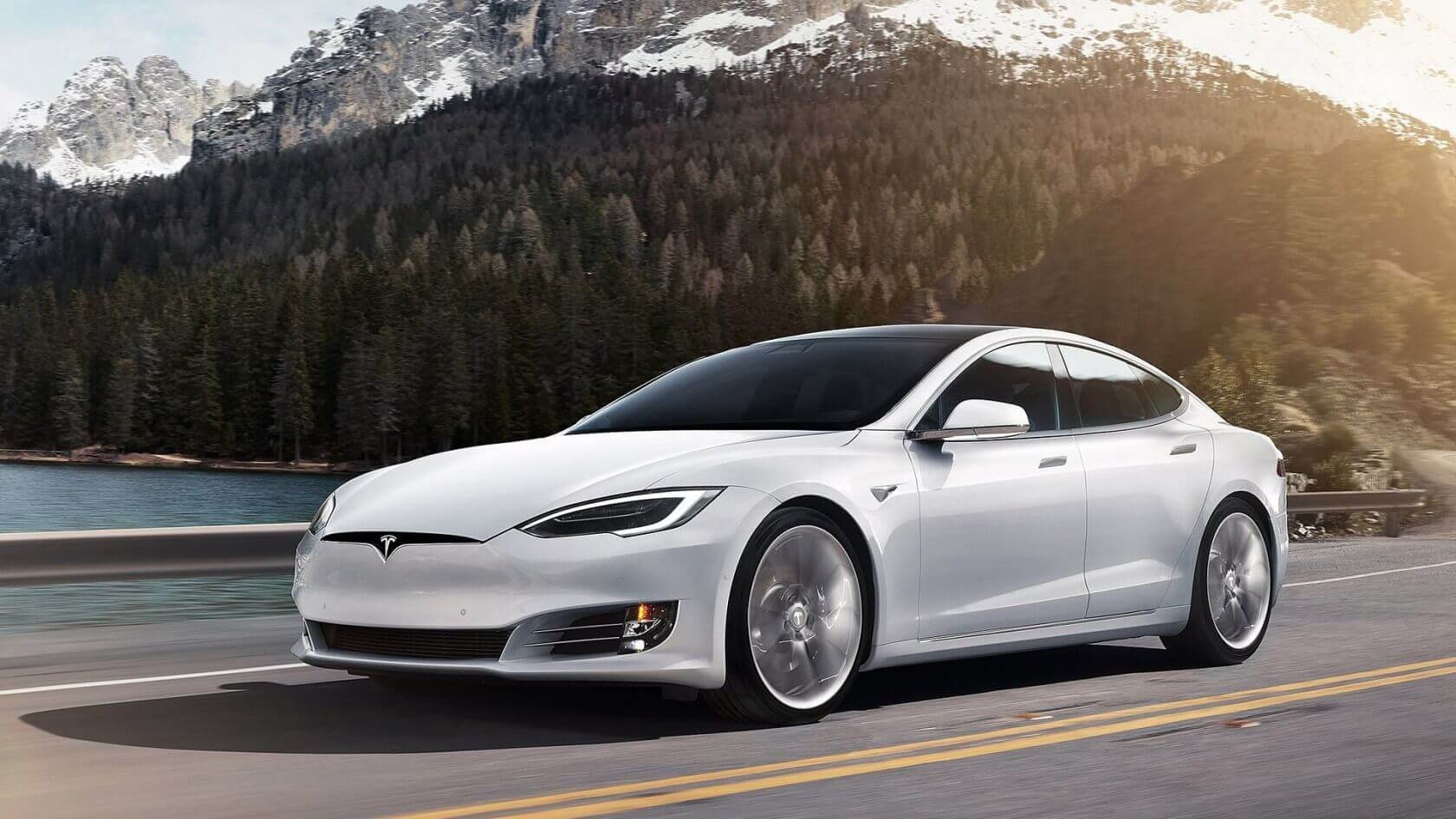 Tesla's stock surpasses $500, total value now exceeds Ford and GM's combined