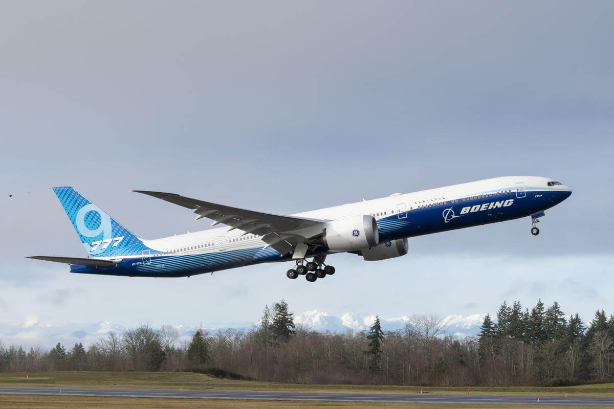 Boeing successfully completes first test flight of the world's largest twin-engined jet