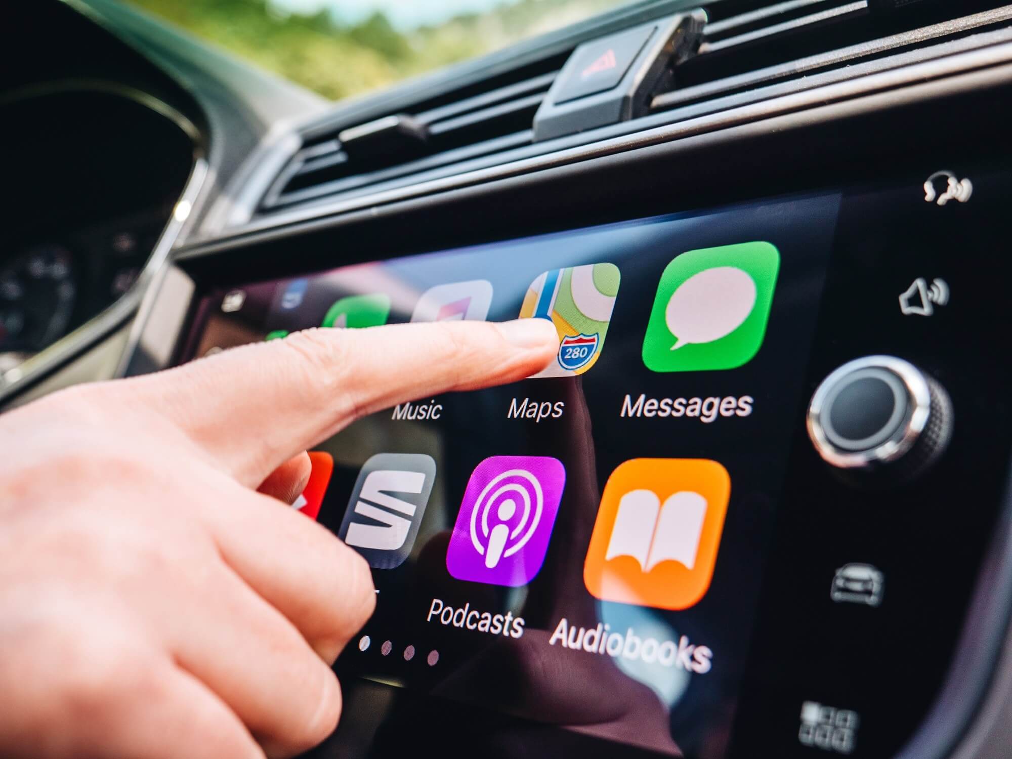 Study finds using Android Auto, Apple CarPlay can impair driving more than alcohol and cannabis