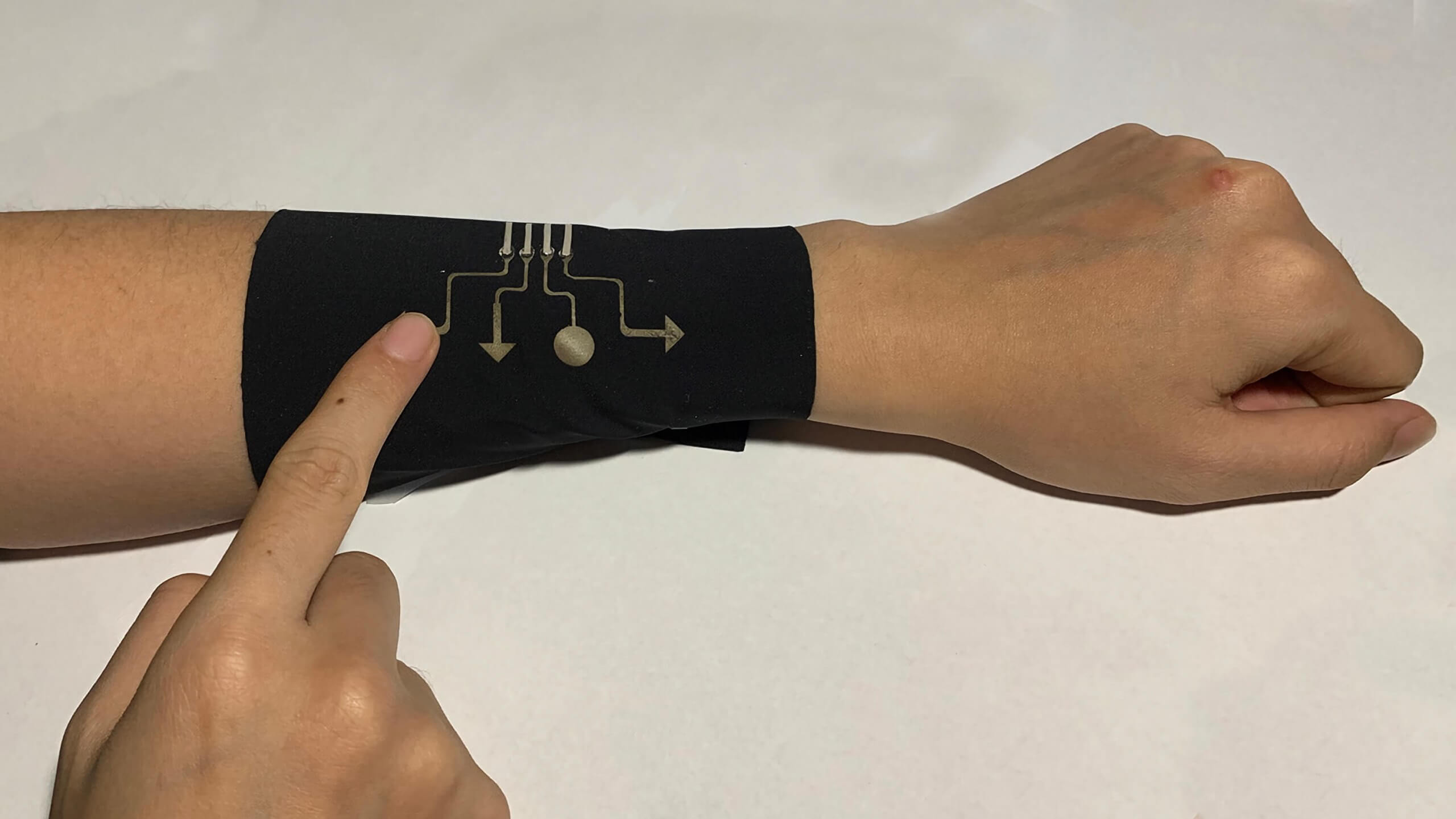 Researchers create a wrist-worn game controller from breathable electro-fabric