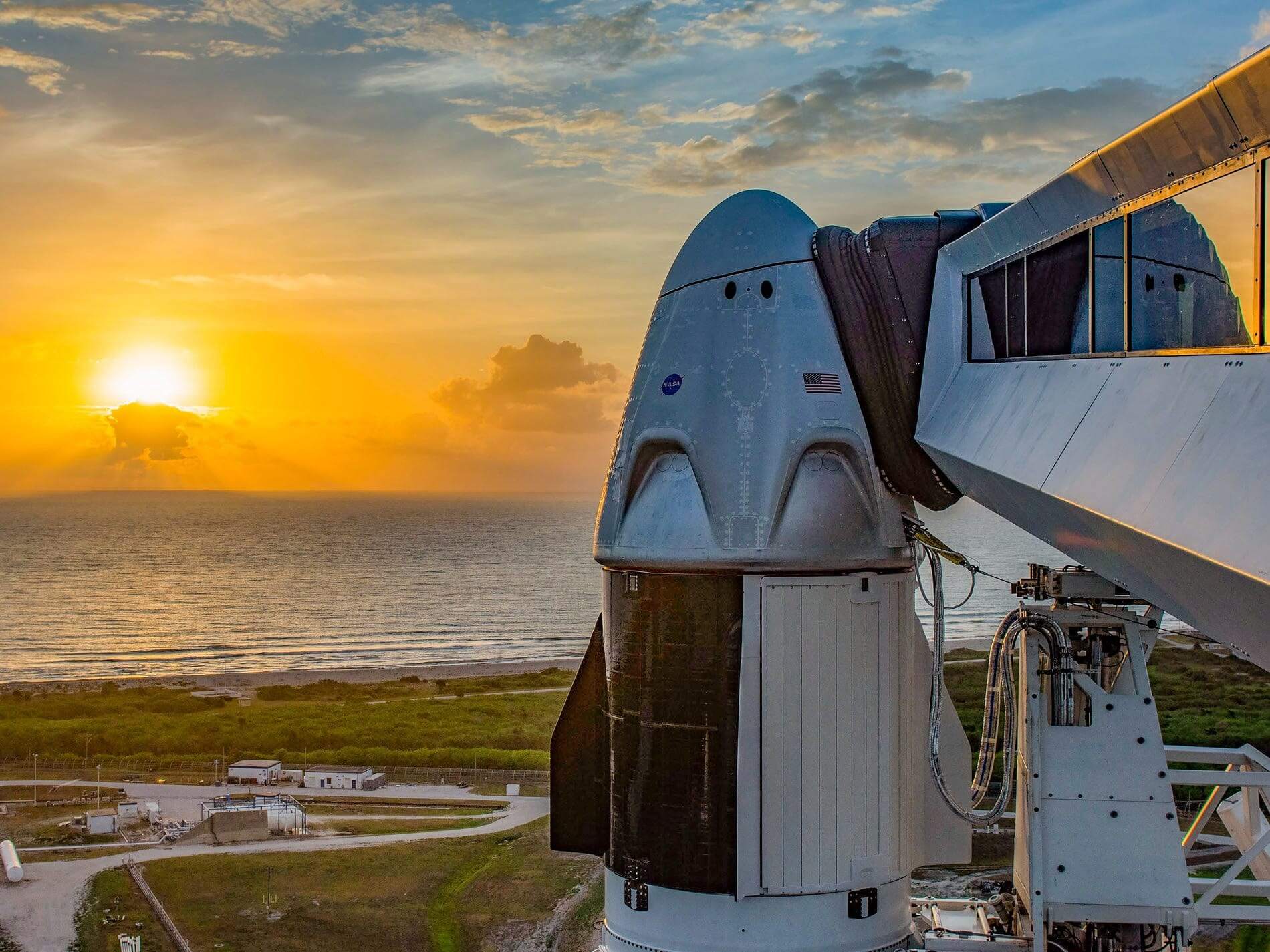 Bad weather delays SpaceX's crewed launch