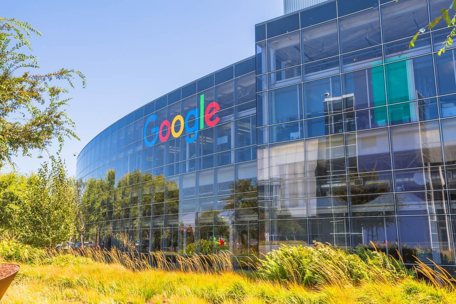 Google employees can now work from home for an additional 12 months