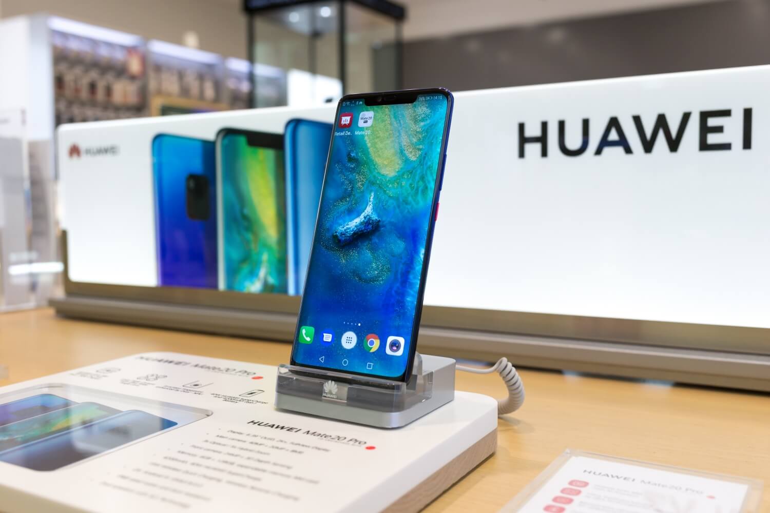 Huawei beat Samsung for the first time to lead worldwide smartphone shipments in Q2