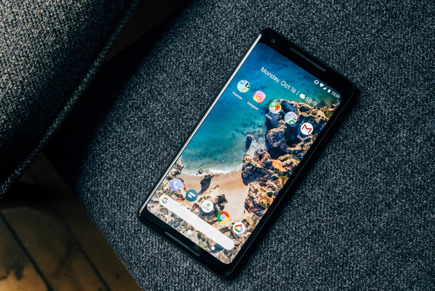 iFixit uncovers the secret to the Pixel 2 XL's squeeze sensors