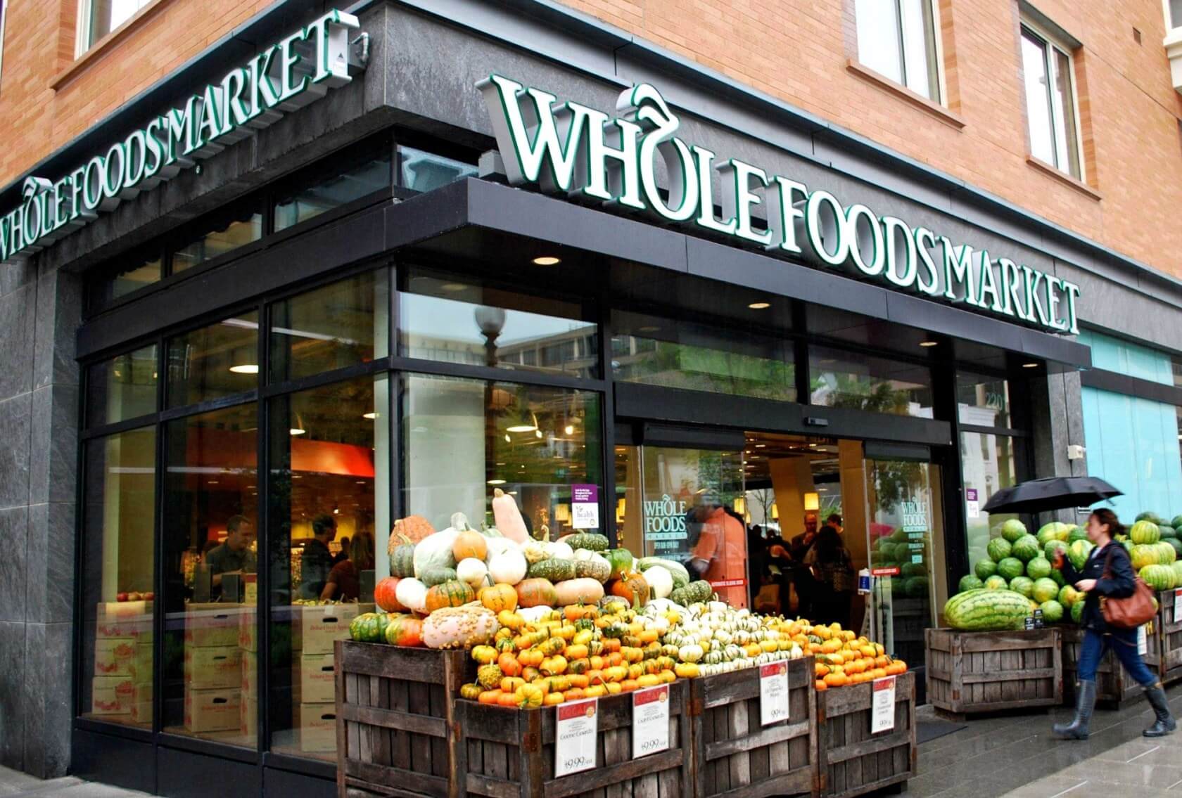 Amazon will reportedly bring its cashierless retail tech to Whole Foods in 2021