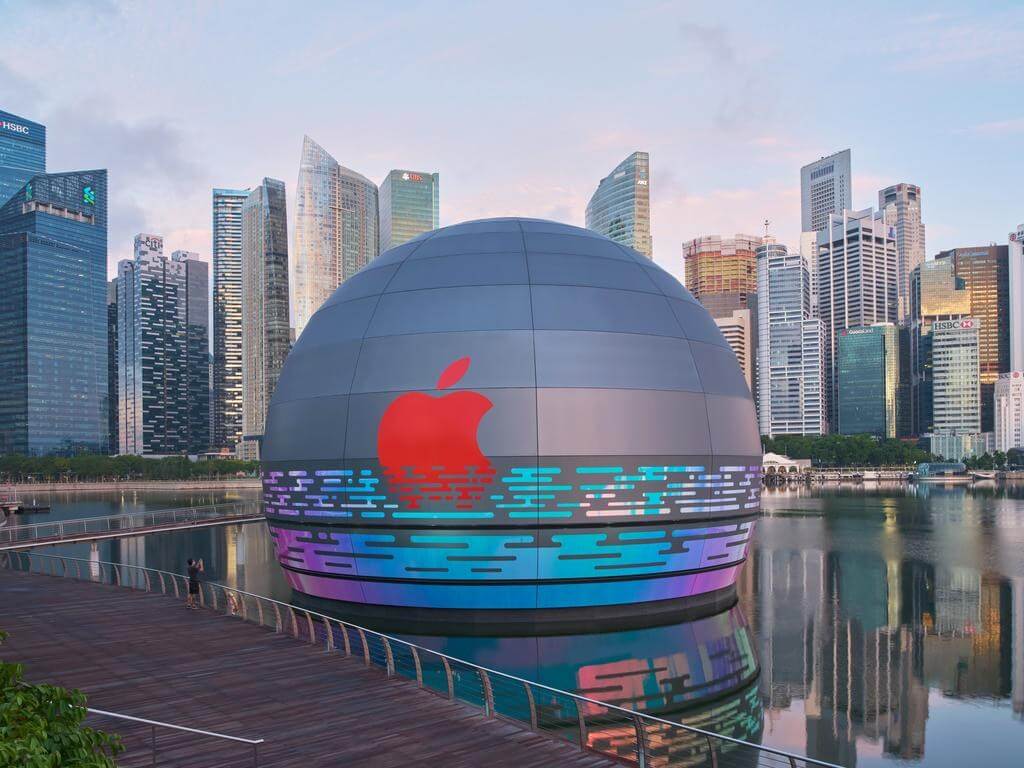 The first floating Apple store opens soon in Singapore