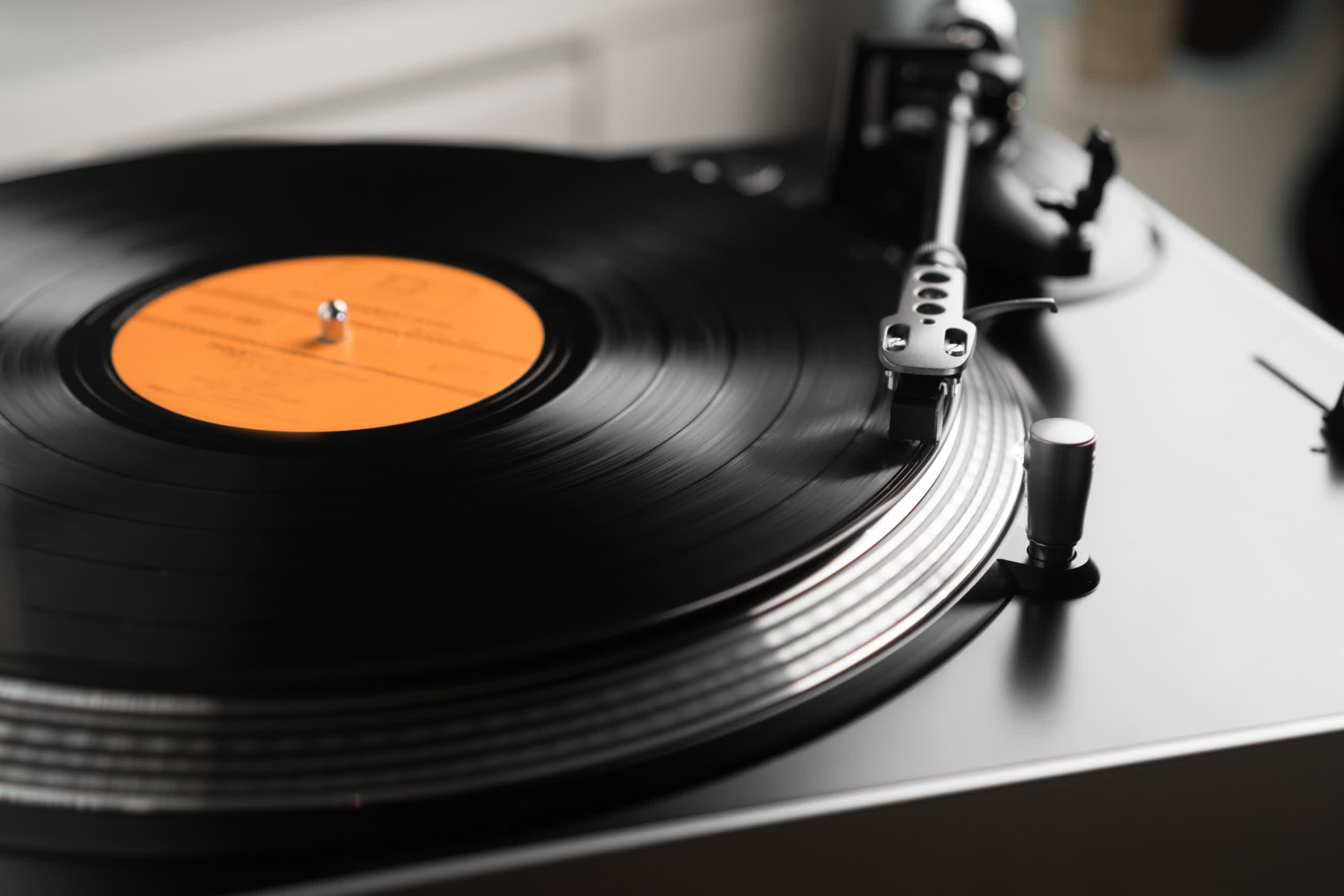 Vinyl records topped CD sales in 1H 2020 for the first time since the 80s