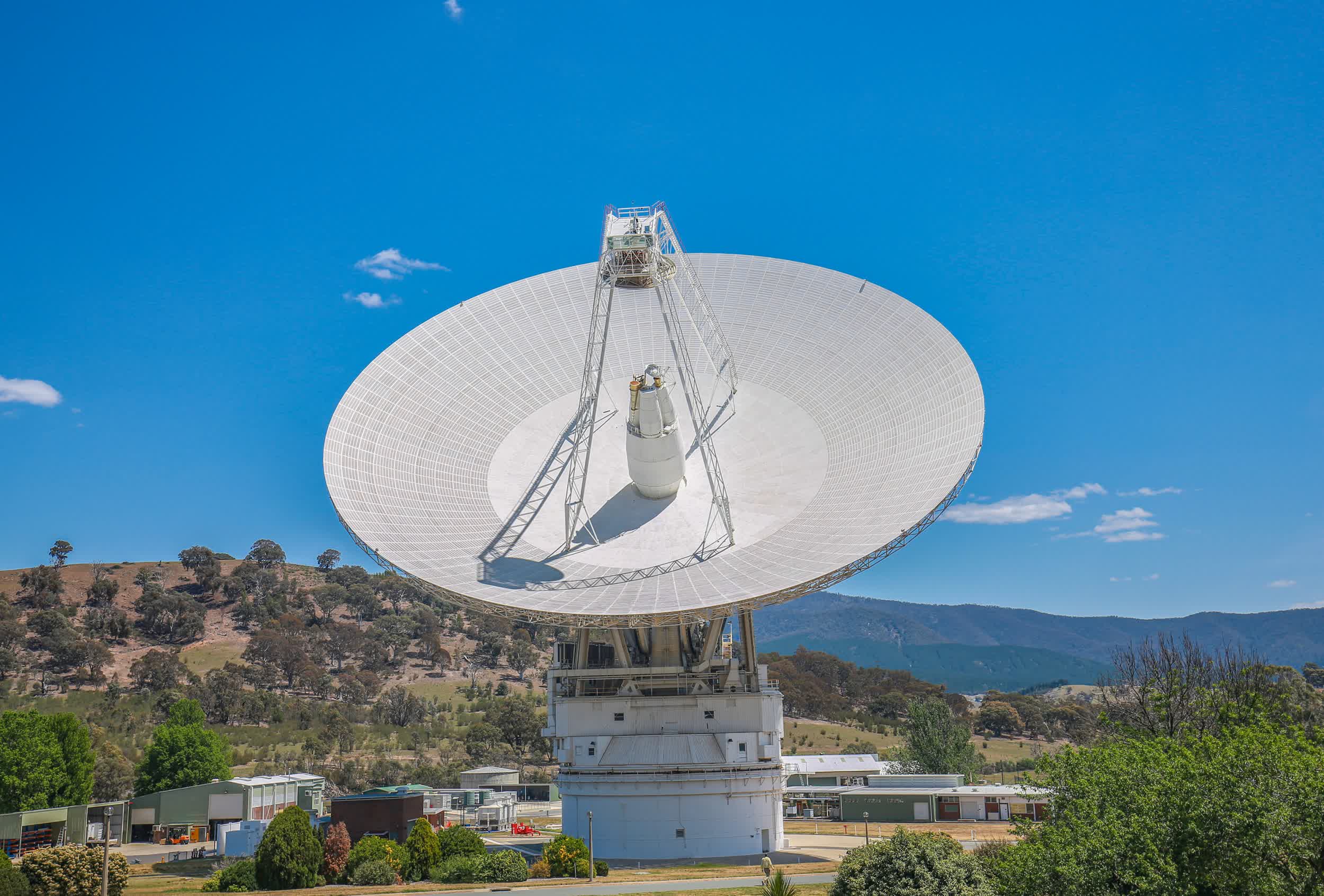 NASA pings distant Voyager 2 probe for the first time in seven months