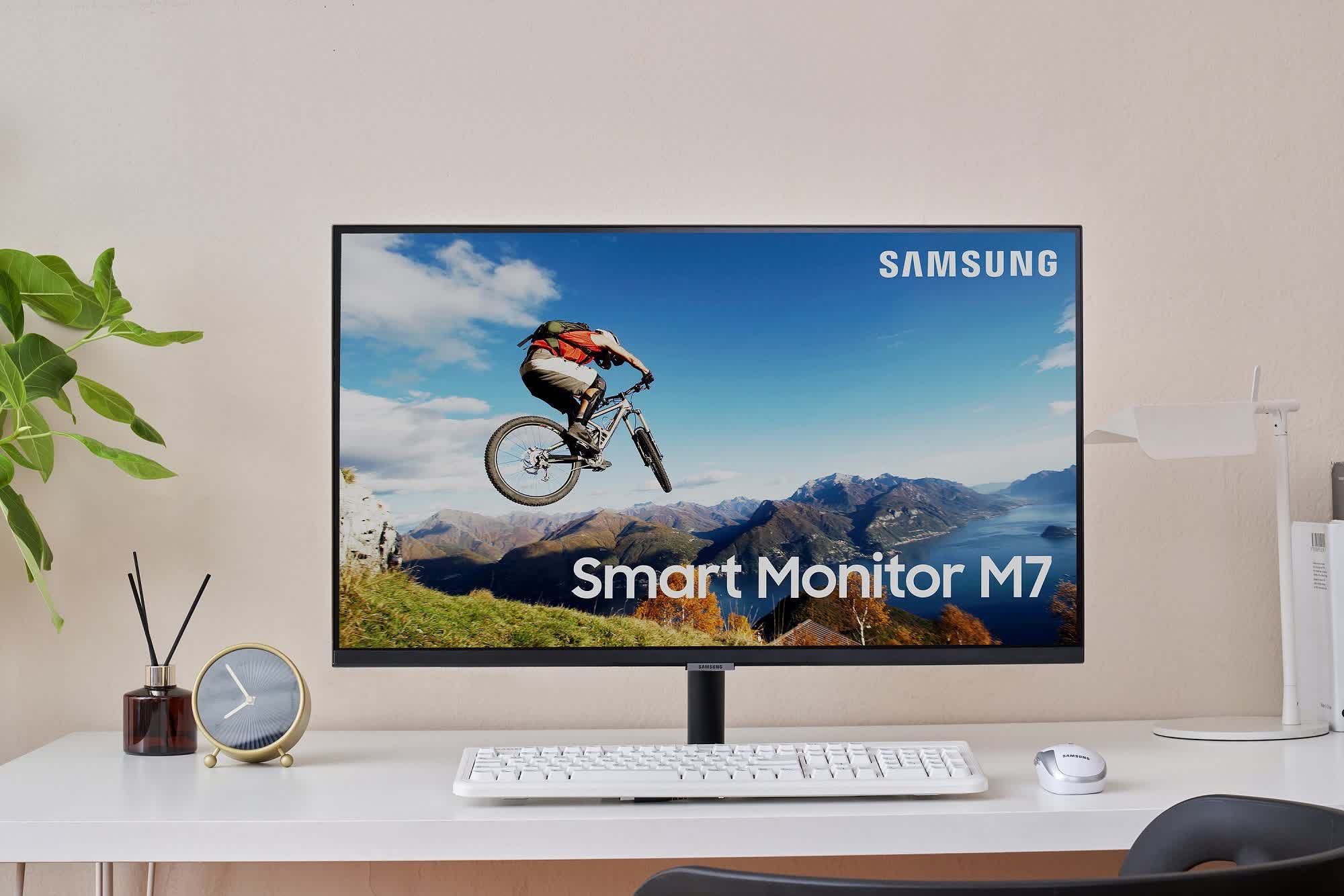 Watching TV and Working on a Single Screen With Samsung's Do-It-All Smart  Monitor – Samsung Global Newsroom