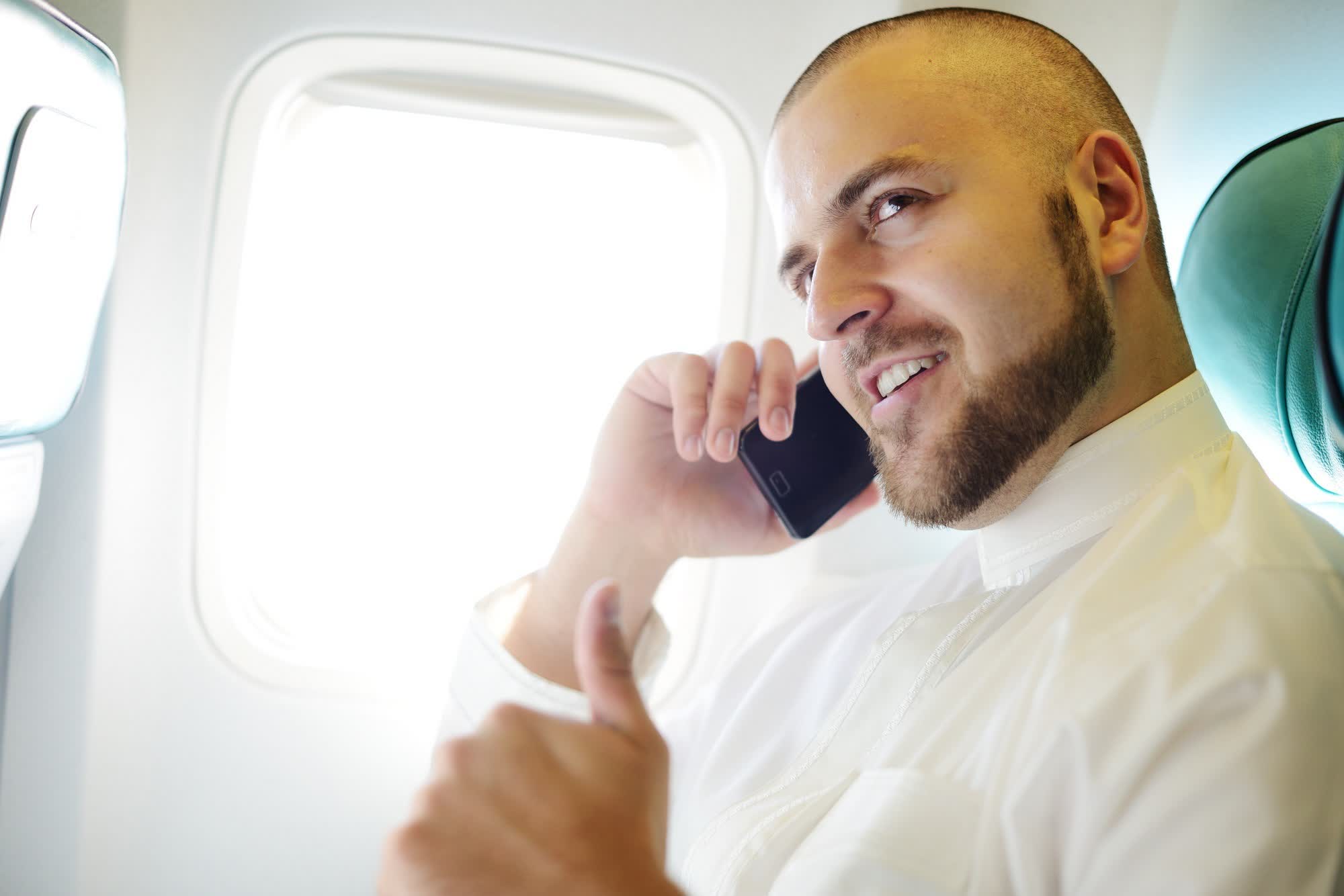FCC keeps ban on passengers making in-flight calls
