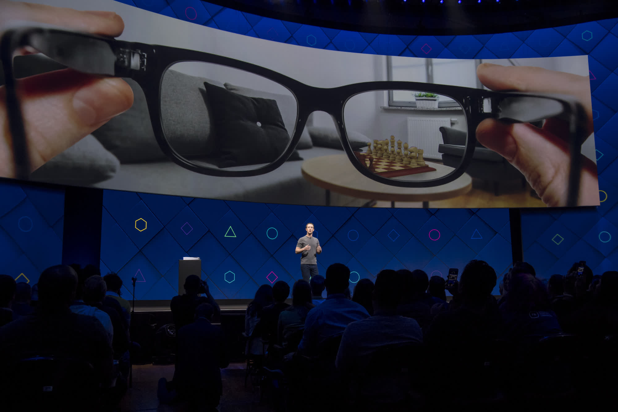 Facebook's smart glasses to arrive this year sans AR overlay tech