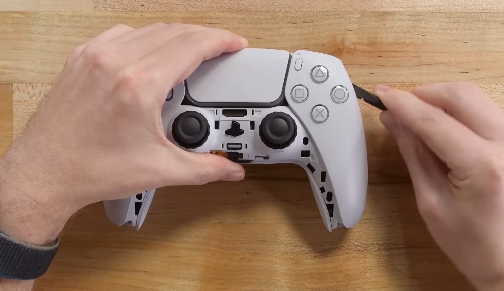 PS5 DualSense controller teardown reveals factors behind drift issues