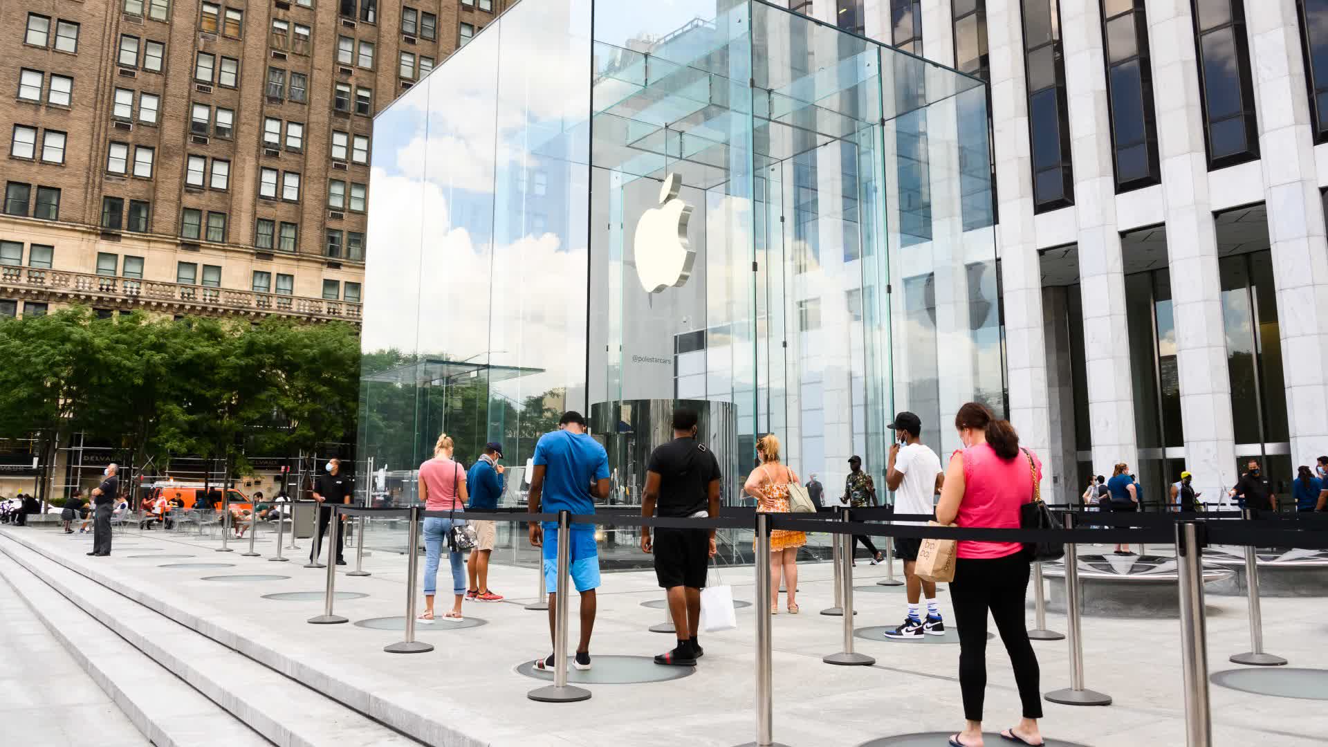 All Apple Stores in the Big Apple are closed to shoppers - PhoneArena