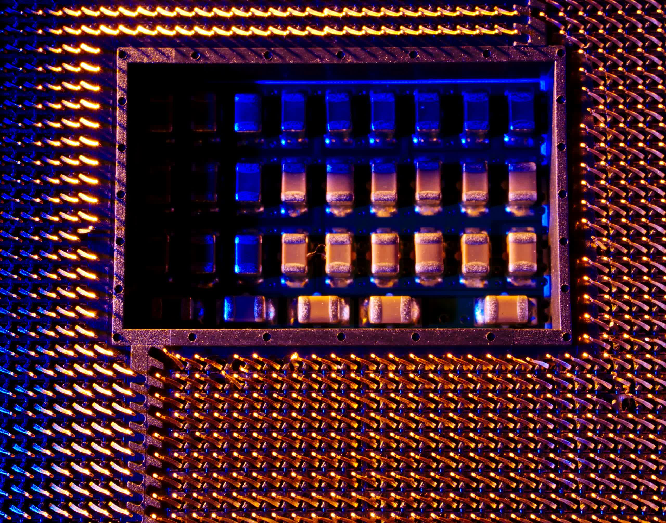 A violent delidding reveals that Intel's Sapphire Rapids CPUs could have up to 80 cores
