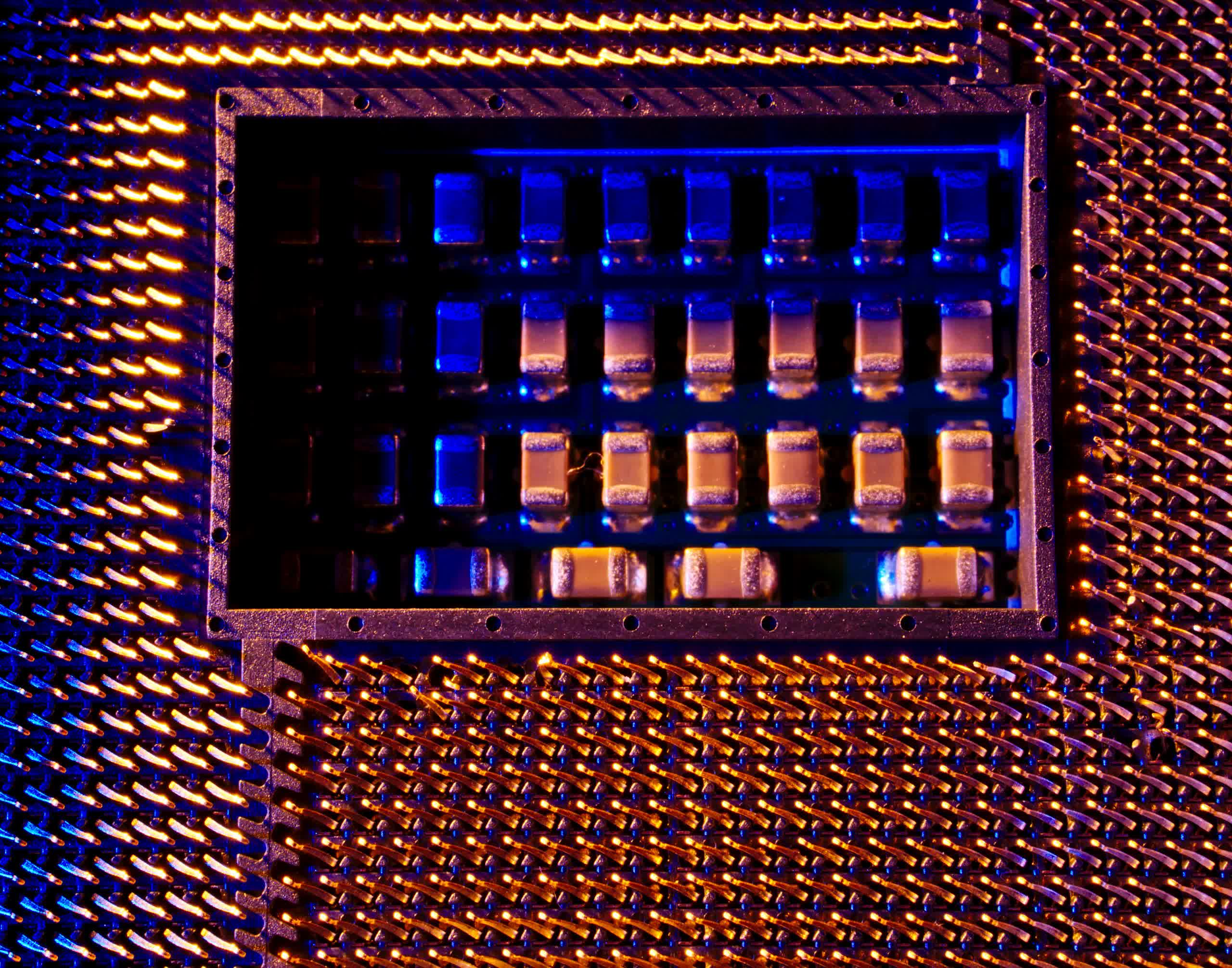 A violent delidding reveals that Intel's Sapphire Rapids CPUs could have up to 80 cores