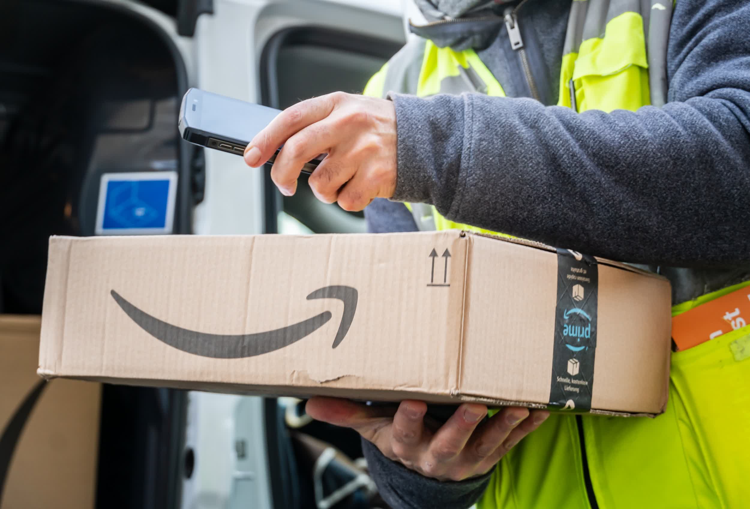 Amazon says it will cover the entire cost of college tuition fees for 750,000 frontline workers