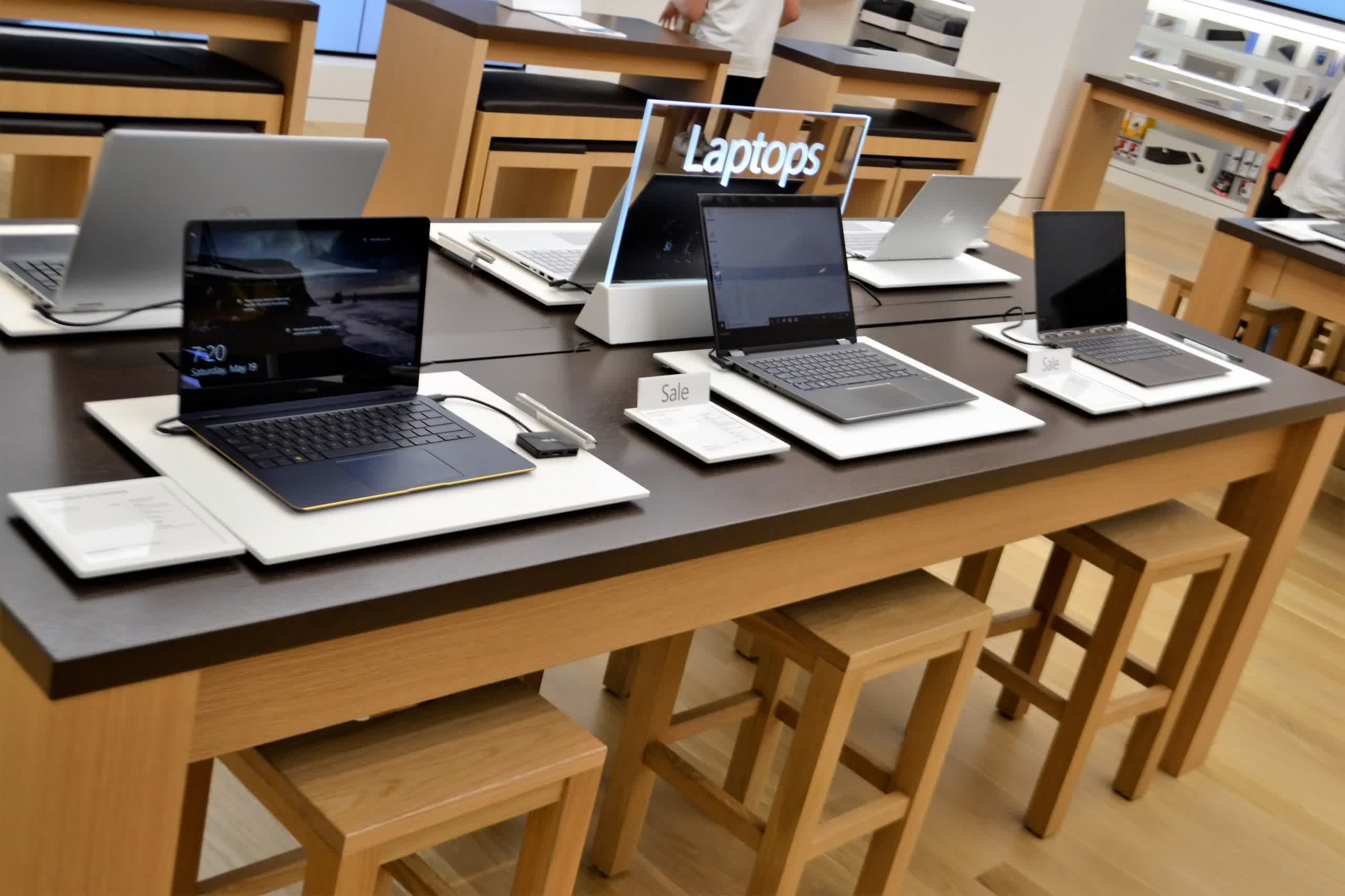 Global laptop shipments almost doubled in Q1, with Chromebooks outpacing MacBooks and Windows laptops