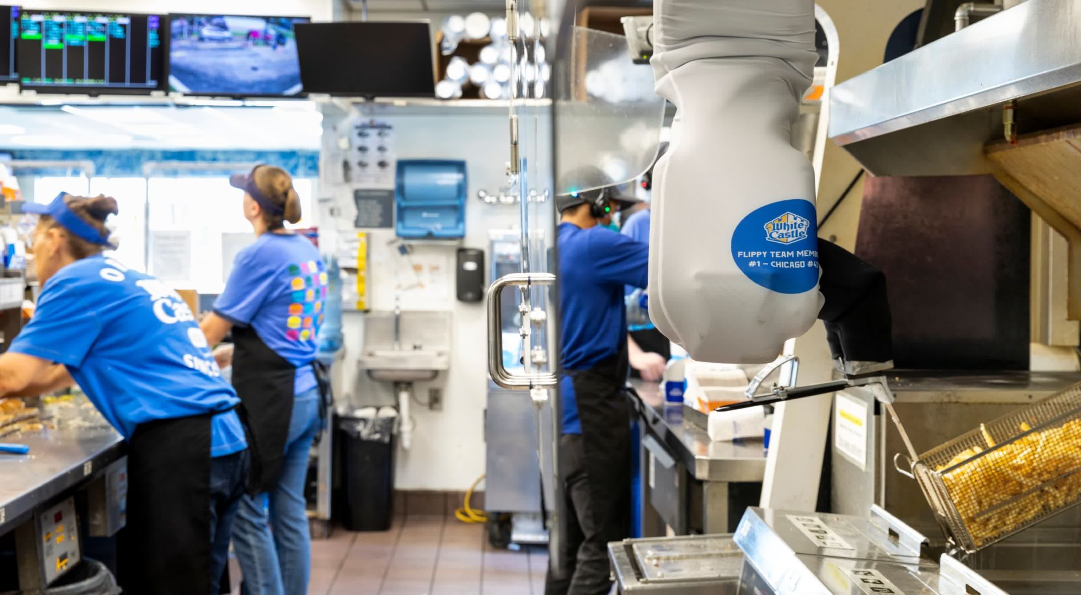Restaurant operators are turning to robots as labor shortage drags on