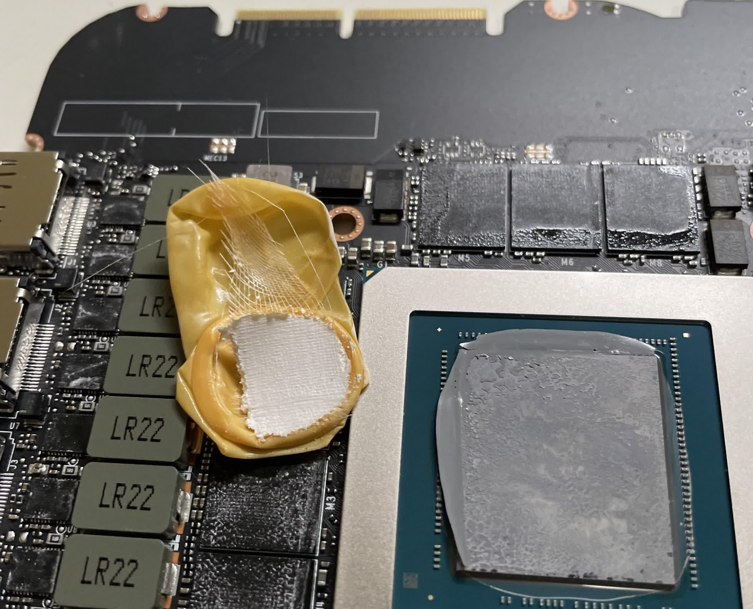 Nvidia RTX 3090 owner finds finger glove inside his Founders Edition card