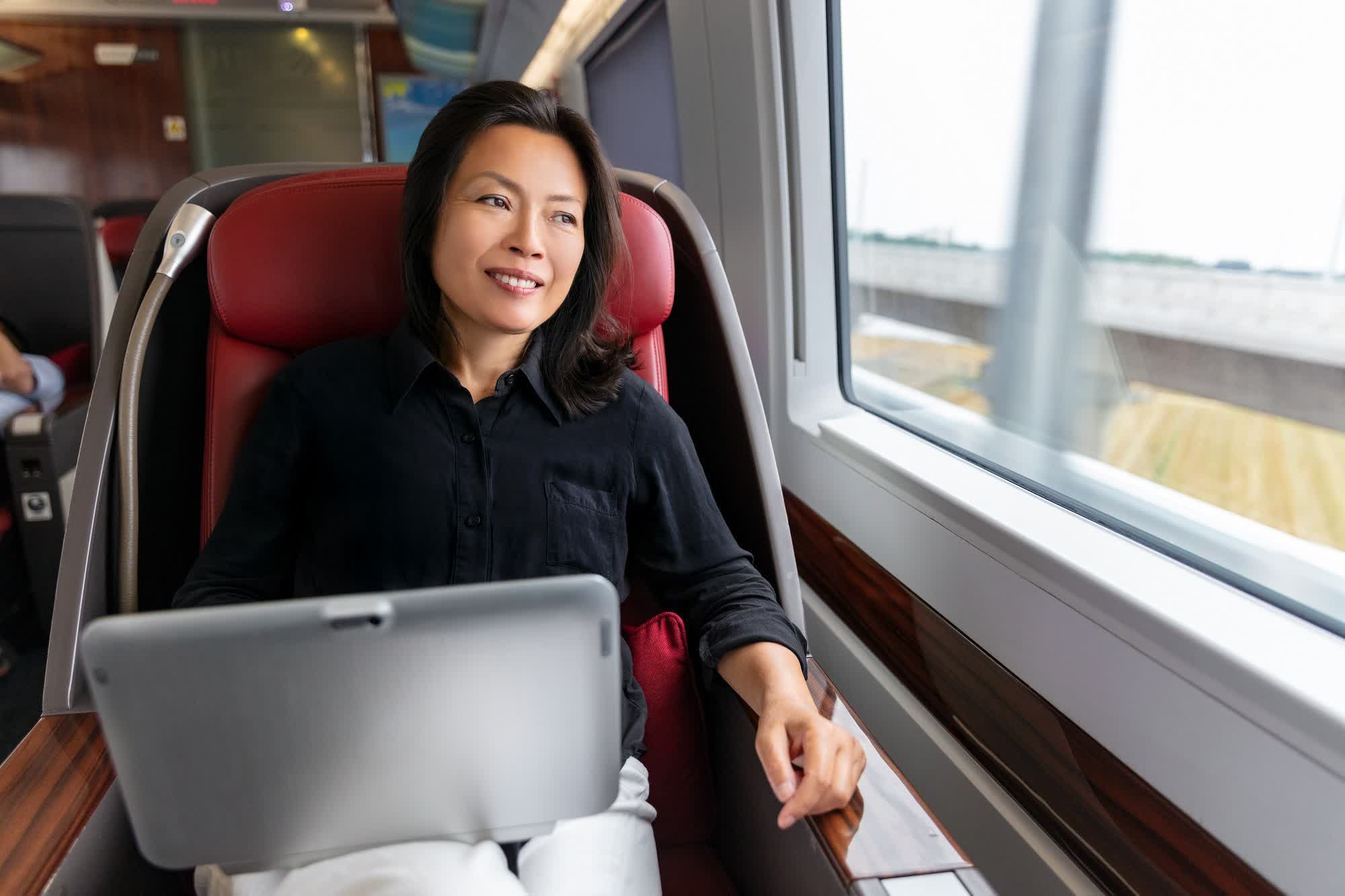 Japan is converting its bullet trains' smoking rooms into Zoom rooms