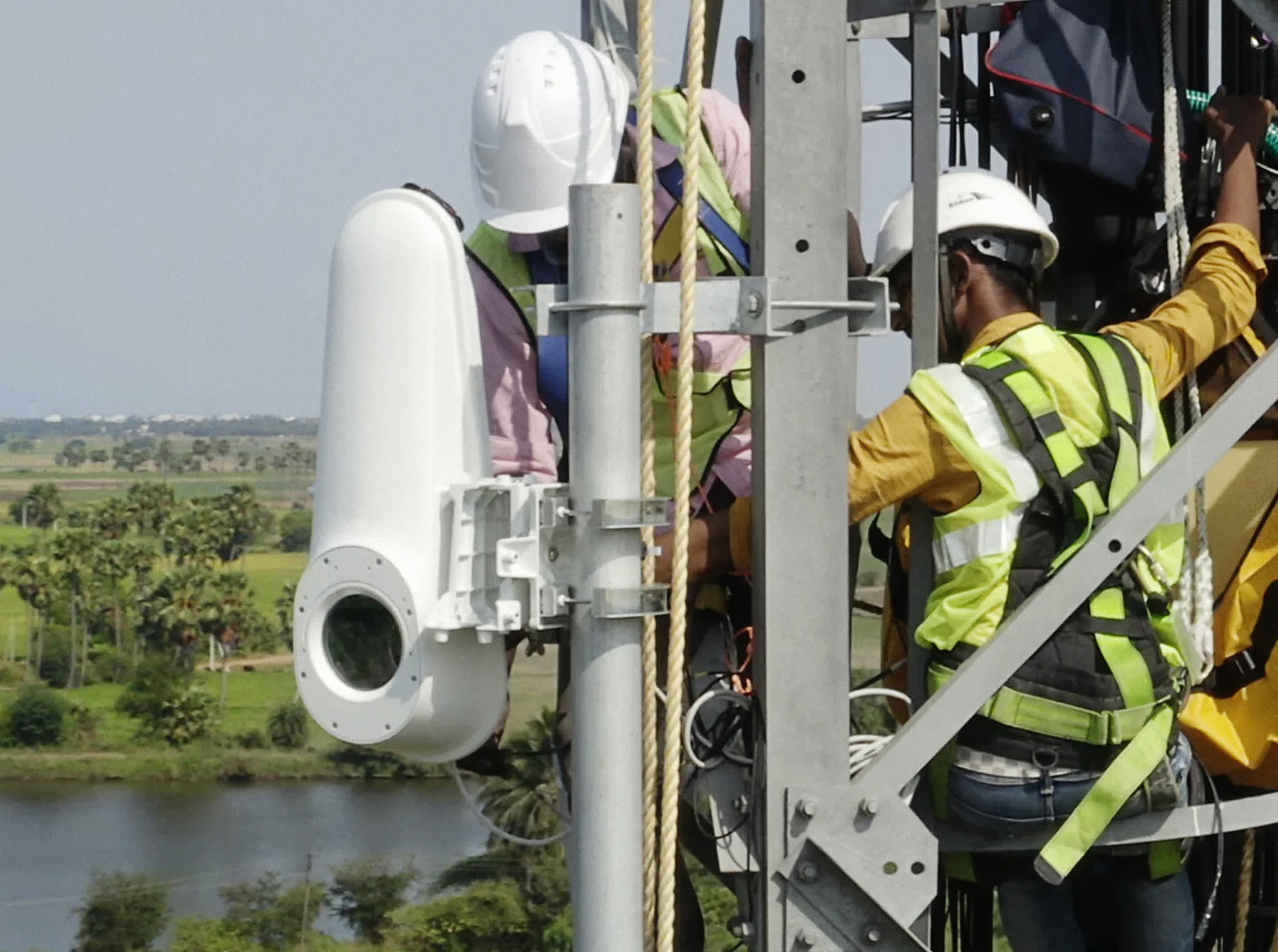 Alphabet's Project Taara beamed 700TB of fiber-like Internet with 99.9 percent uptime