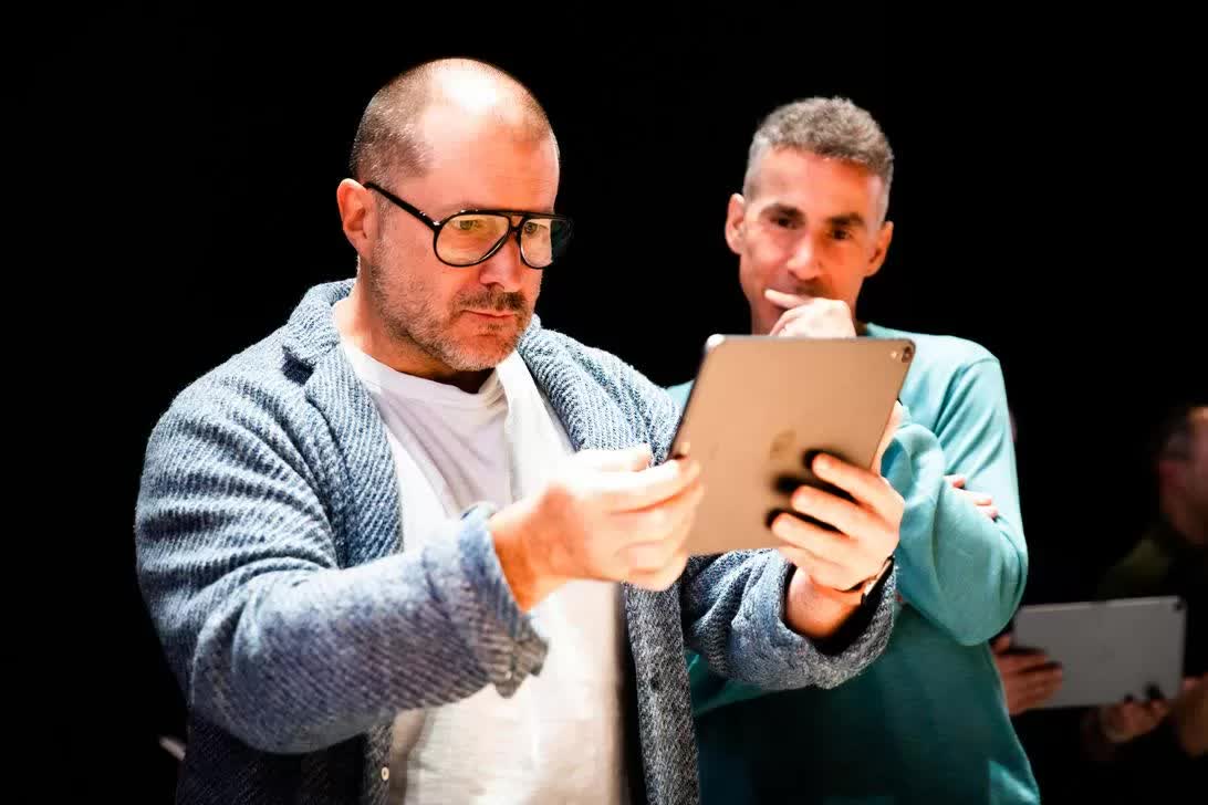 Apple's Jony Ive and Marc Newson Talk Up Design and the Apple