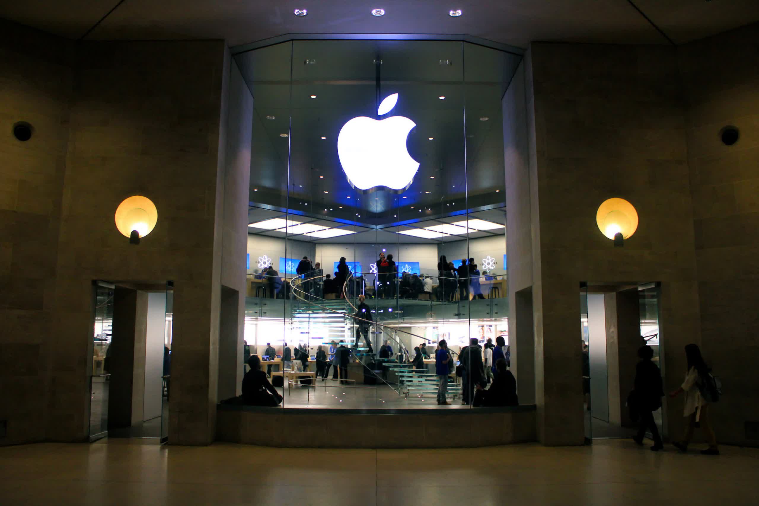 Apple offers $30 million to settle nearly decade-old bag-check class action