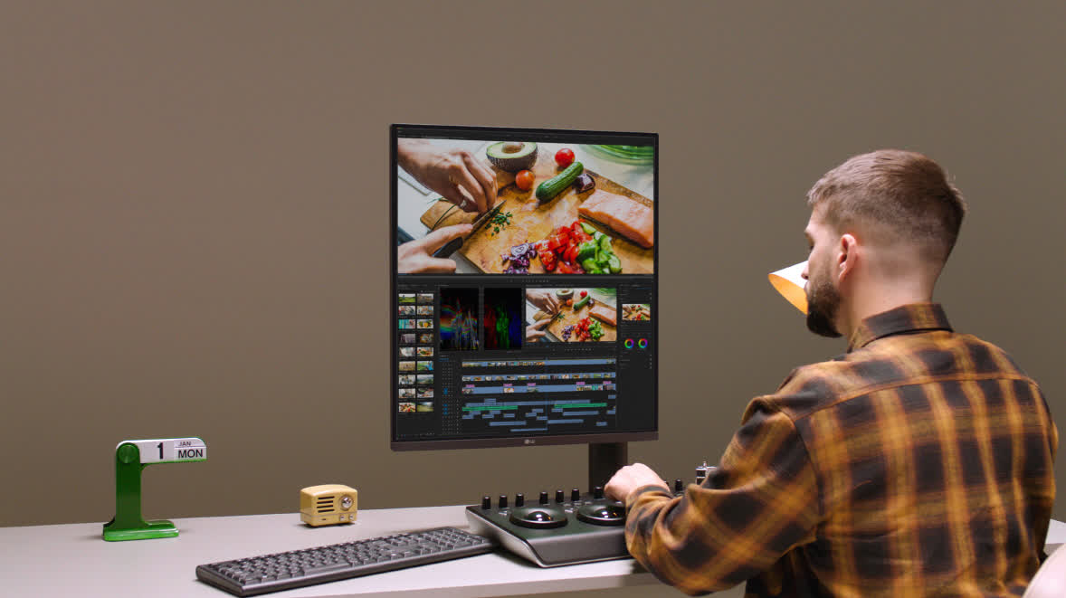 LG's new DualUp monitor targets multitaskers with a 16:18 aspect ratio